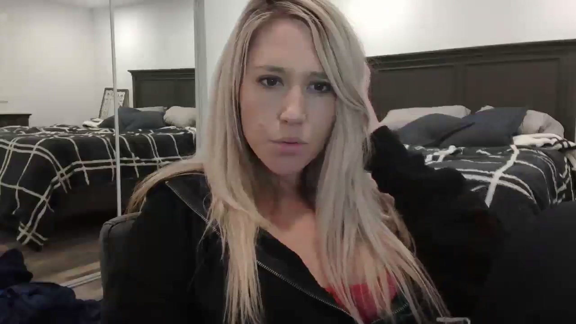 Gallery image thumbnail from blondmilf92's myfreecams stream on, 12/30/2023, 07:58 image 6 of 20