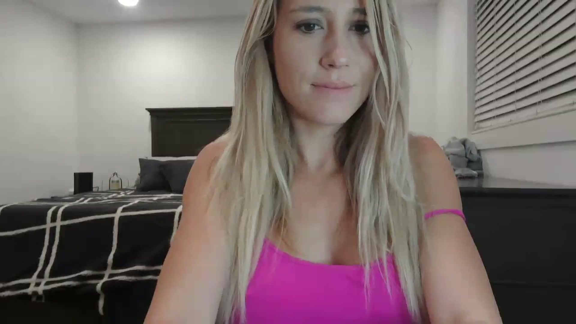 Gallery image thumbnail from blondmilf92's myfreecams stream on, 01/03/2024, 08:13 image 4 of 20