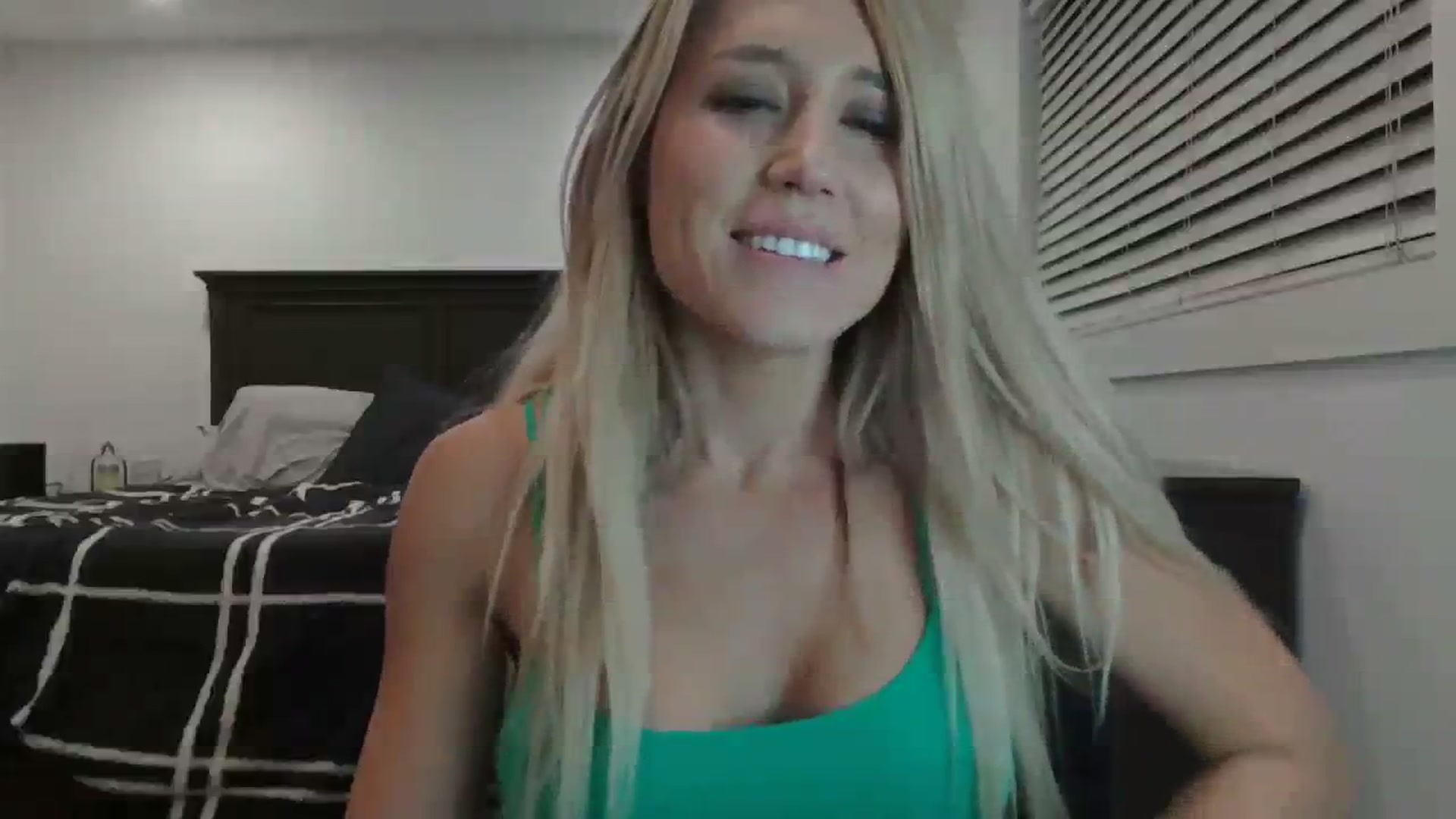 Gallery image thumbnail from blondmilf92's myfreecams stream on, 01/04/2024, 08:14 image 2 of 20