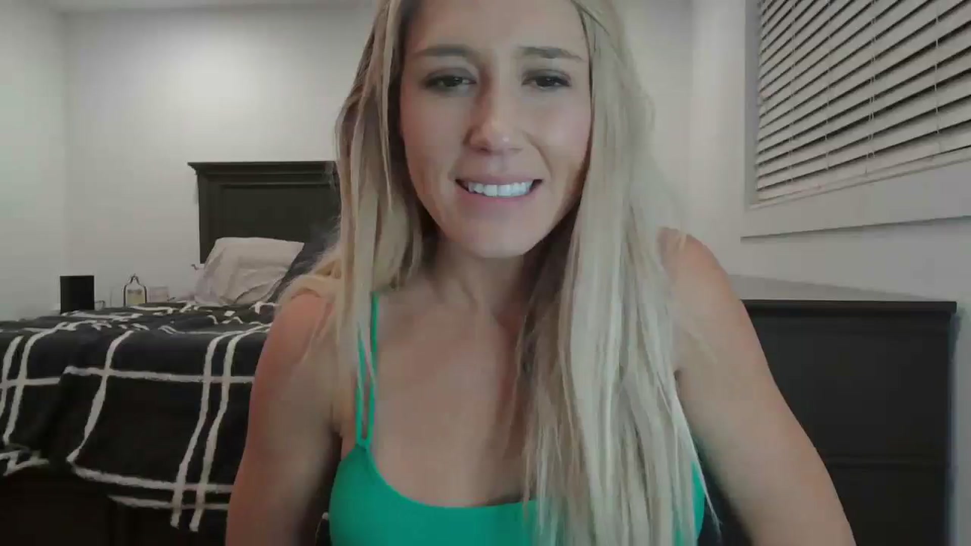 Gallery image thumbnail from blondmilf92's myfreecams stream on, 01/04/2024, 08:14 image 4 of 20