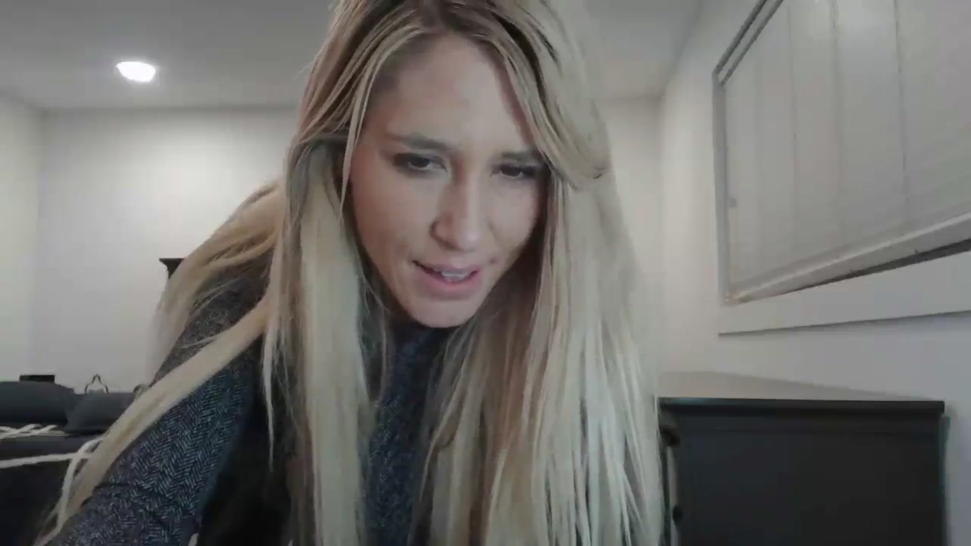 Gallery image thumbnail from blondmilf92's myfreecams stream on, 01/05/2024, 08:52 image 4 of 20