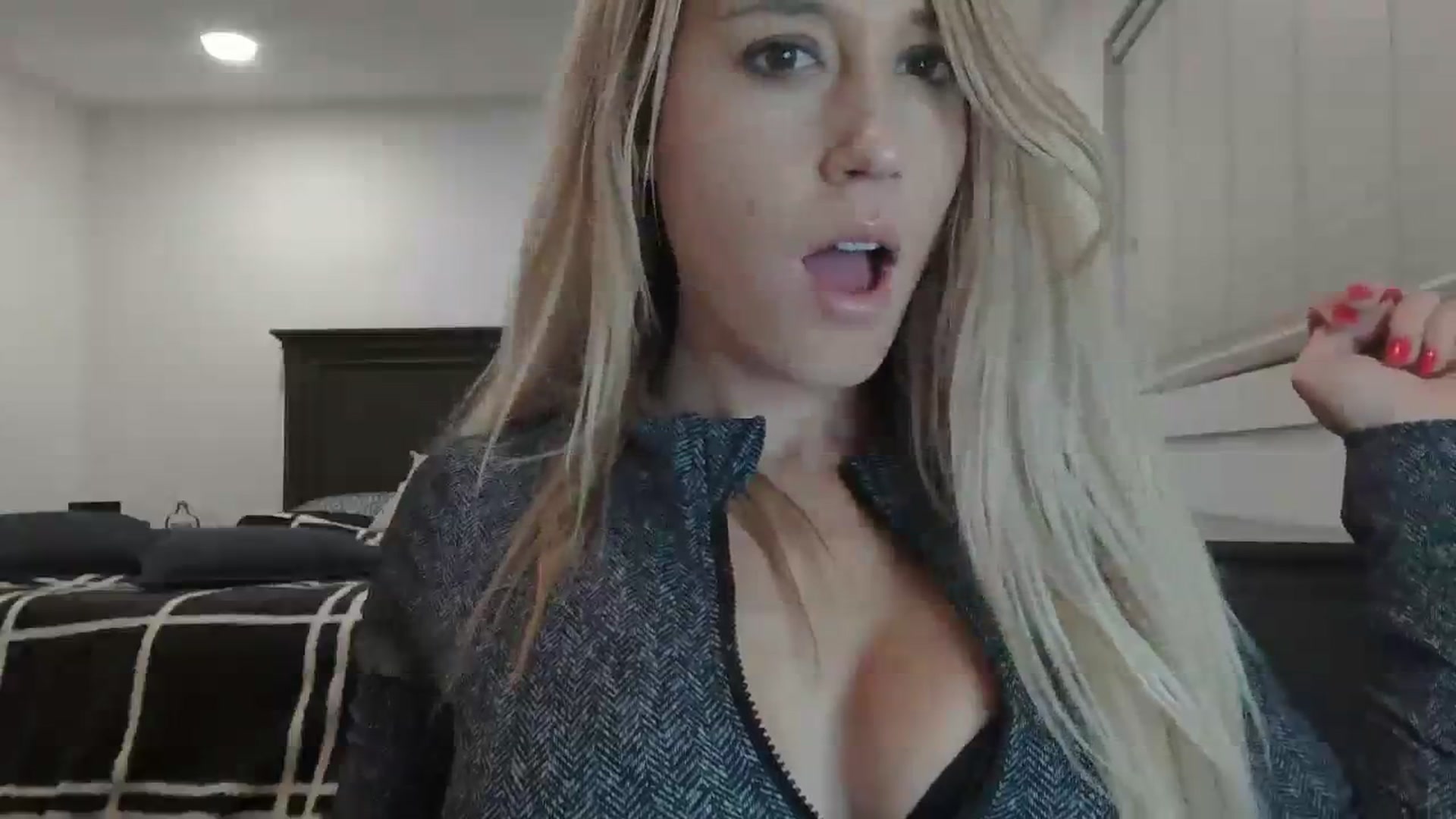 Gallery image thumbnail from blondmilf92's myfreecams stream on, 01/05/2024, 08:52 image 5 of 20