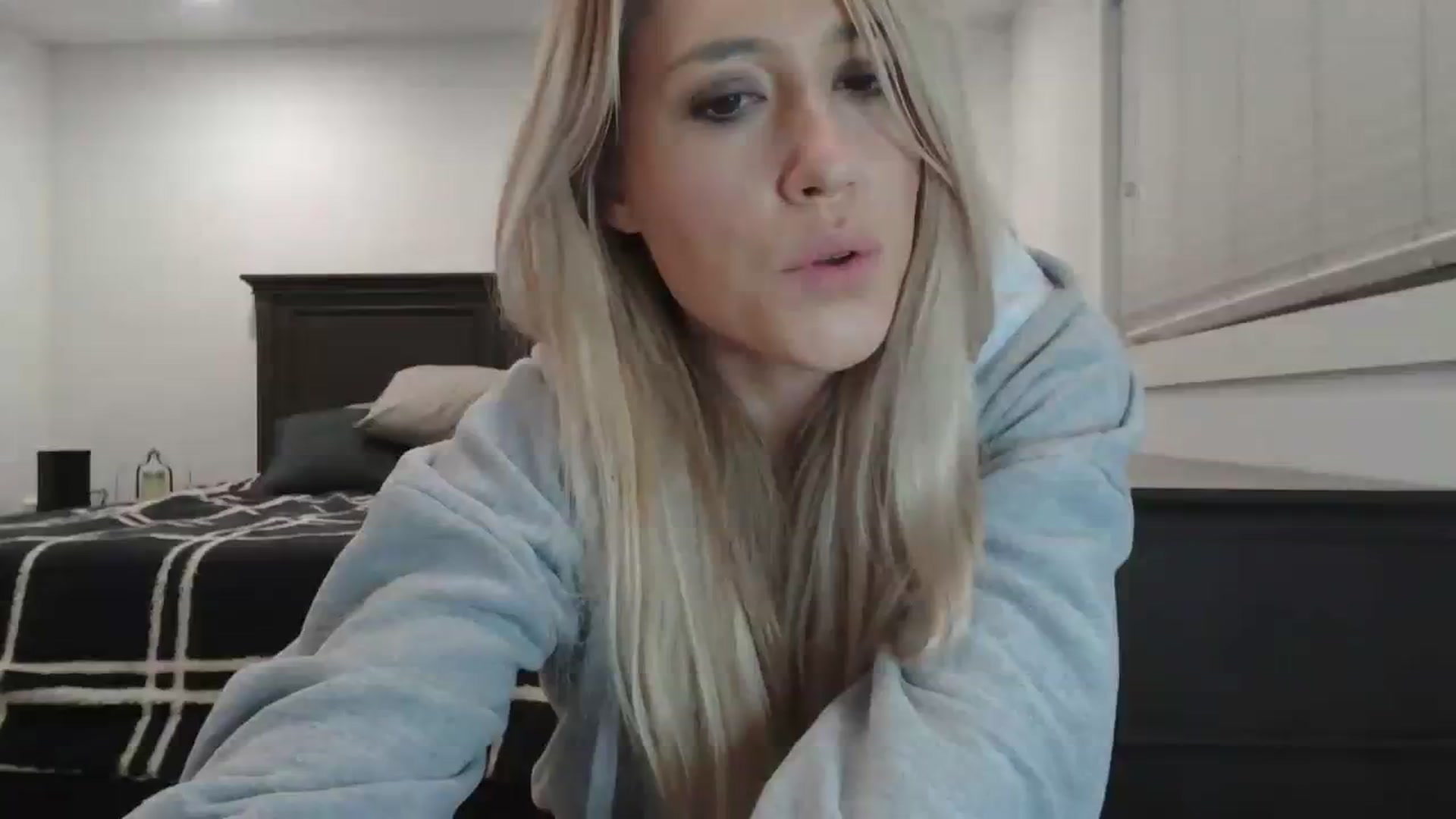 Gallery image thumbnail from blondmilf92's myfreecams stream on, 01/06/2024, 06:55 image 1 of 20