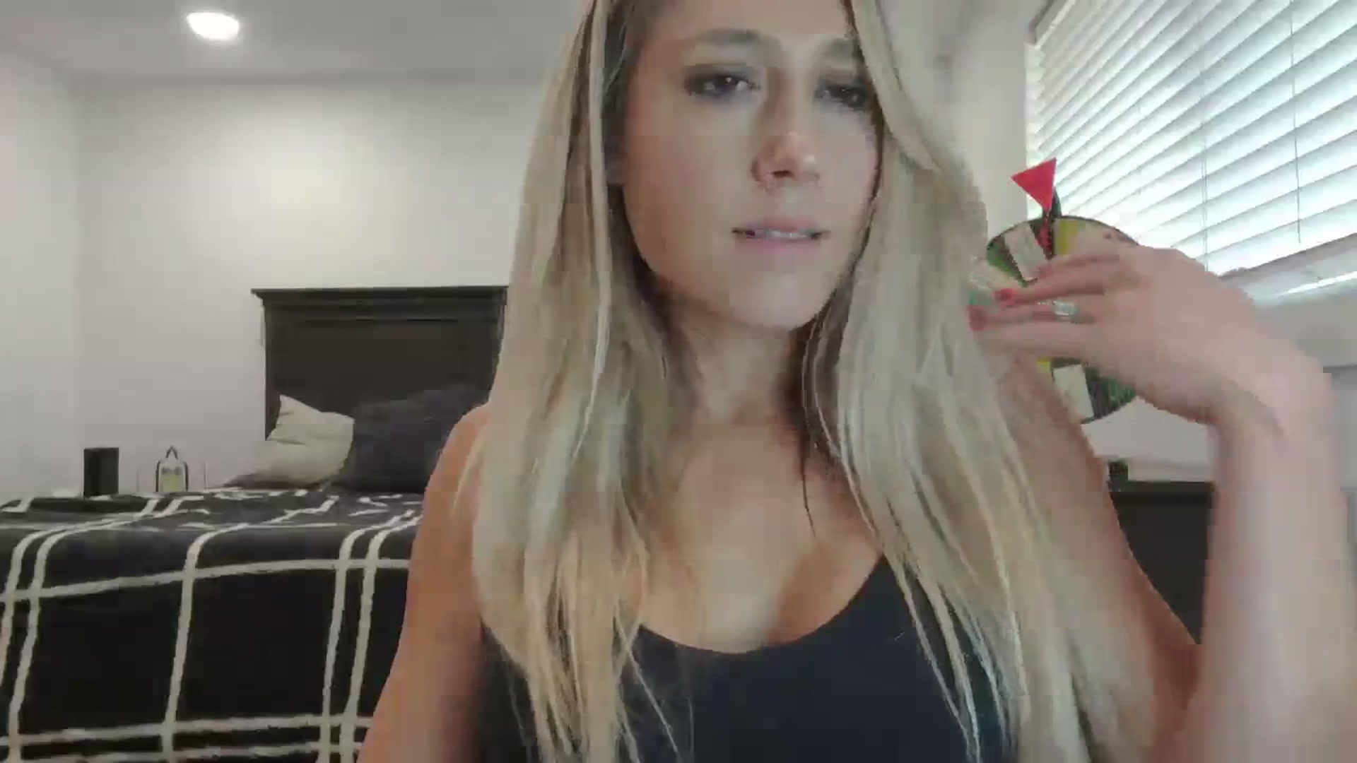 Gallery image thumbnail from blondmilf92's myfreecams stream on, 01/09/2024, 20:41 image 18 of 20