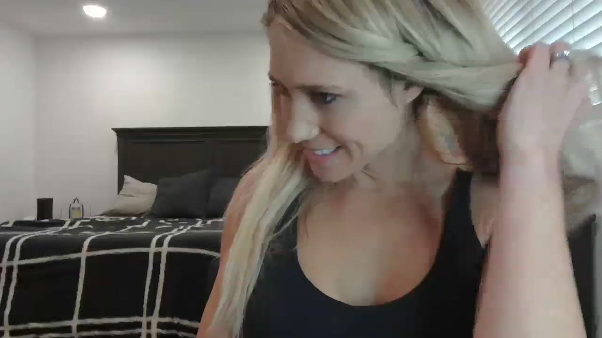 Gallery image thumbnail from blondmilf92's myfreecams stream on, 01/09/2024, 20:41 image 14 of 20