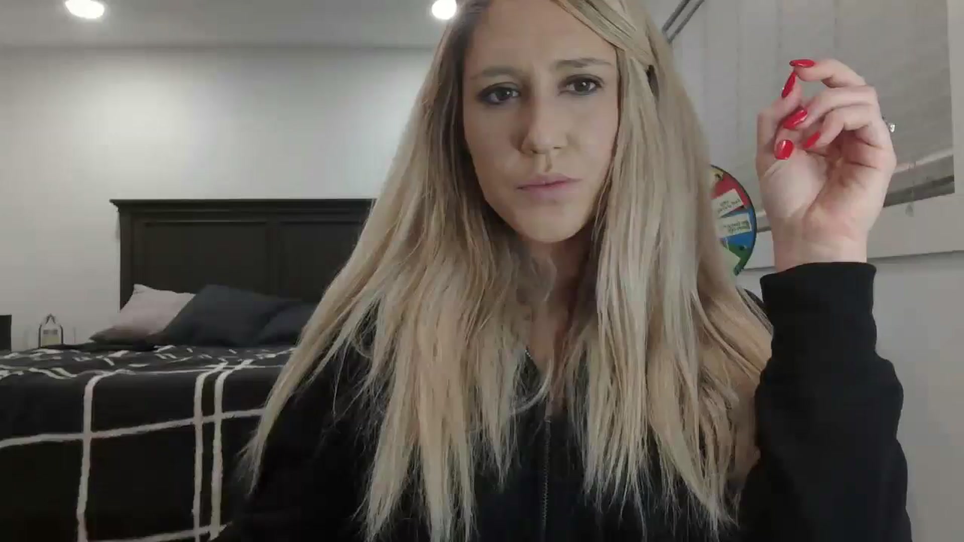 Gallery image thumbnail from blondmilf92's myfreecams stream on, 01/10/2024, 05:37 image 19 of 20