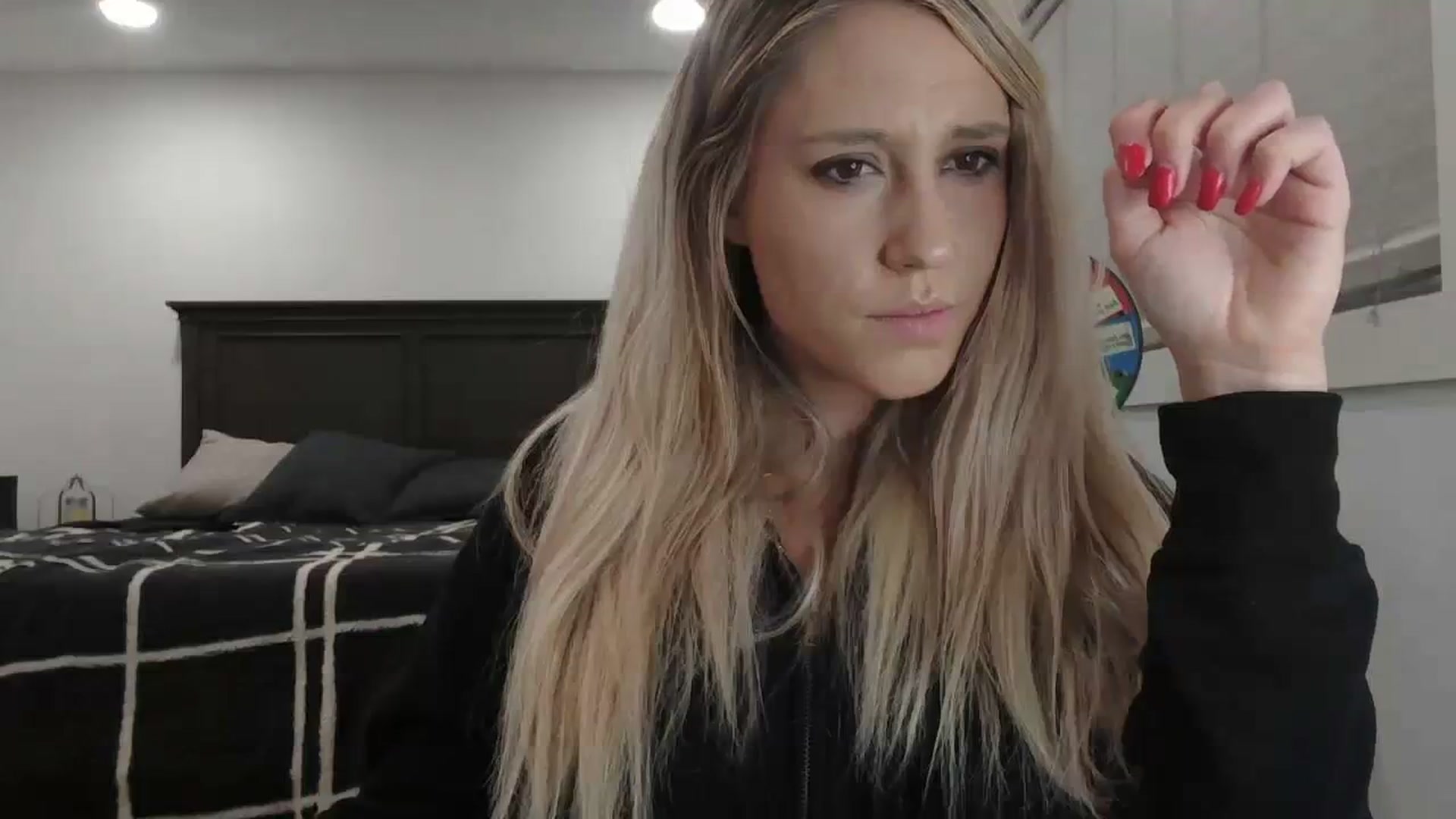 Gallery image thumbnail from blondmilf92's myfreecams stream on, 01/10/2024, 05:37 image 18 of 20