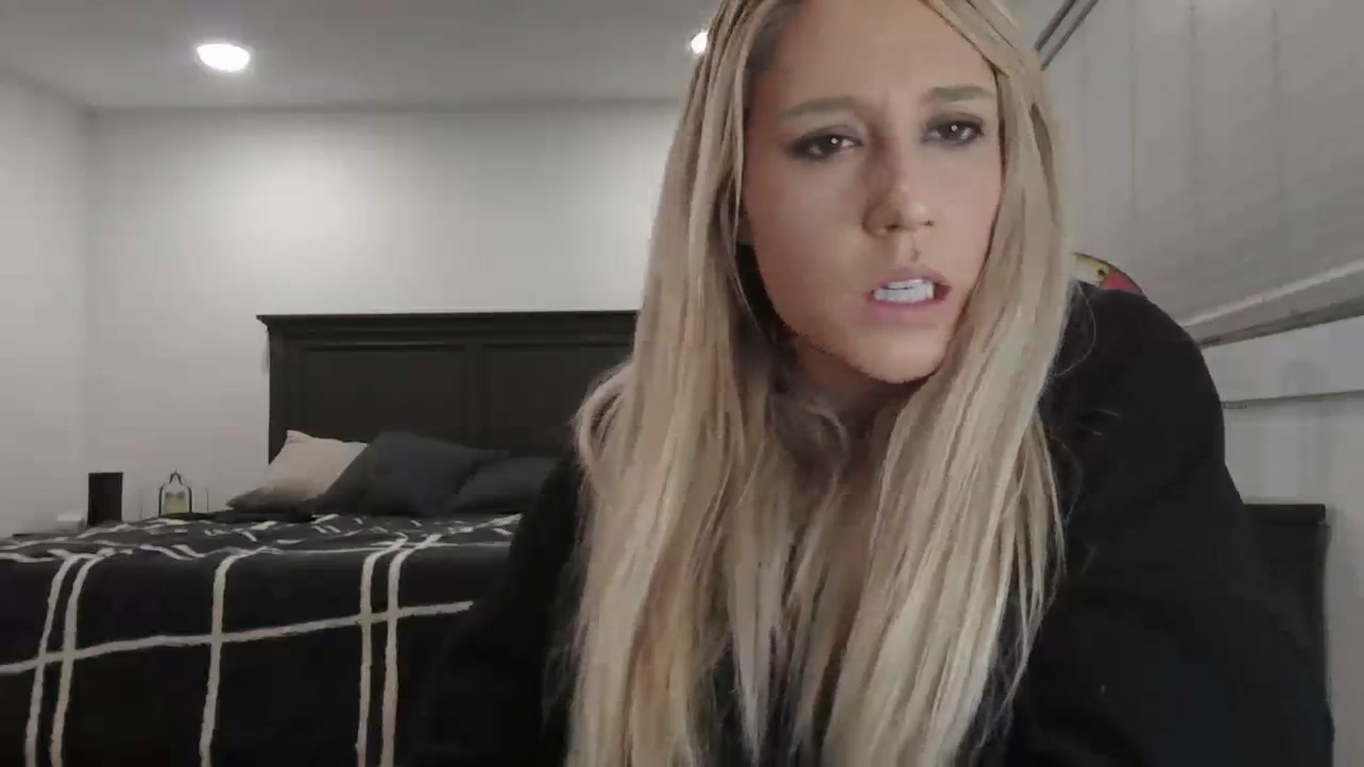 Gallery image thumbnail from blondmilf92's myfreecams stream on, 01/10/2024, 05:37 image 14 of 20
