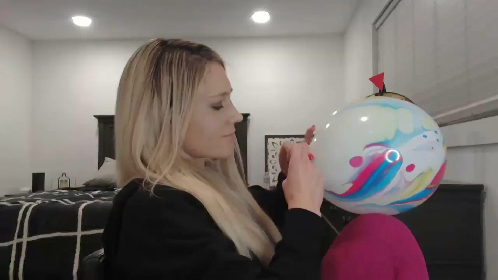 Gallery image thumbnail from blondmilf92's myfreecams stream on, 01/10/2024, 05:37 image 2 of 20