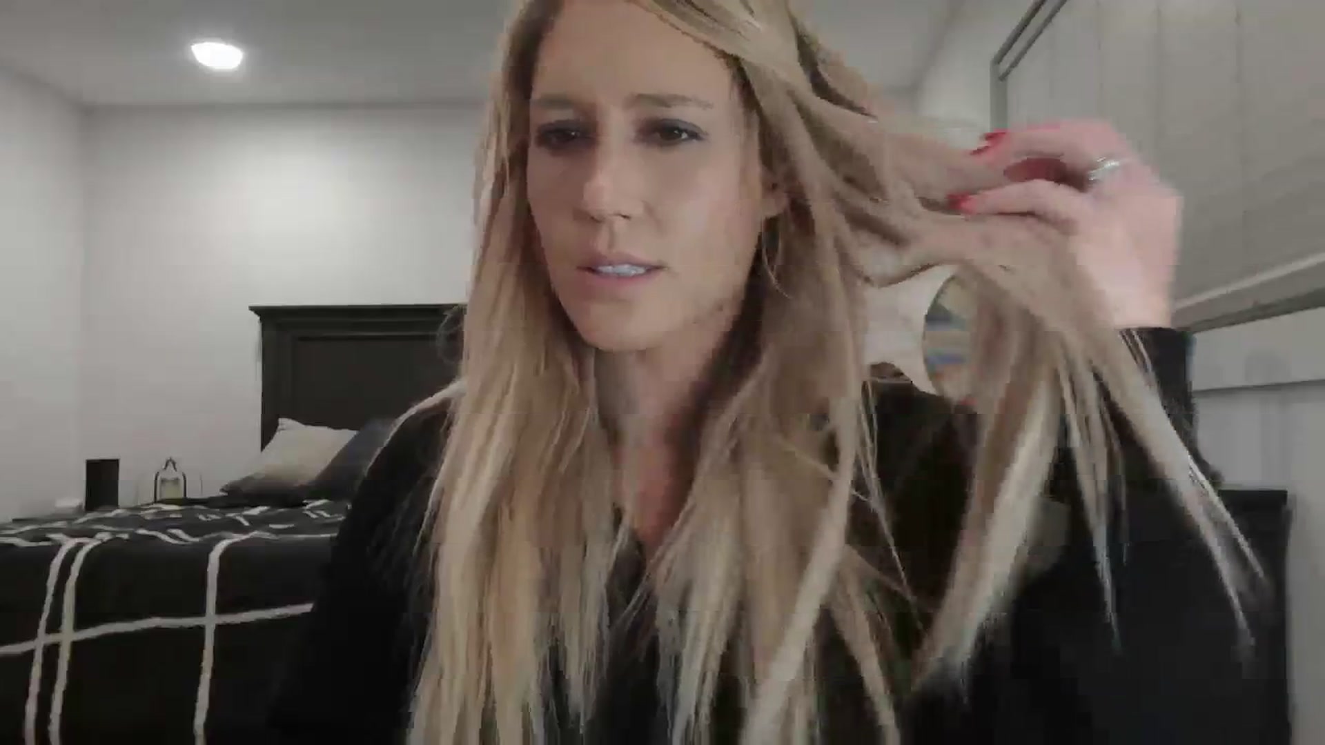 Gallery image thumbnail from blondmilf92's myfreecams stream on, 01/10/2024, 05:37 image 6 of 20