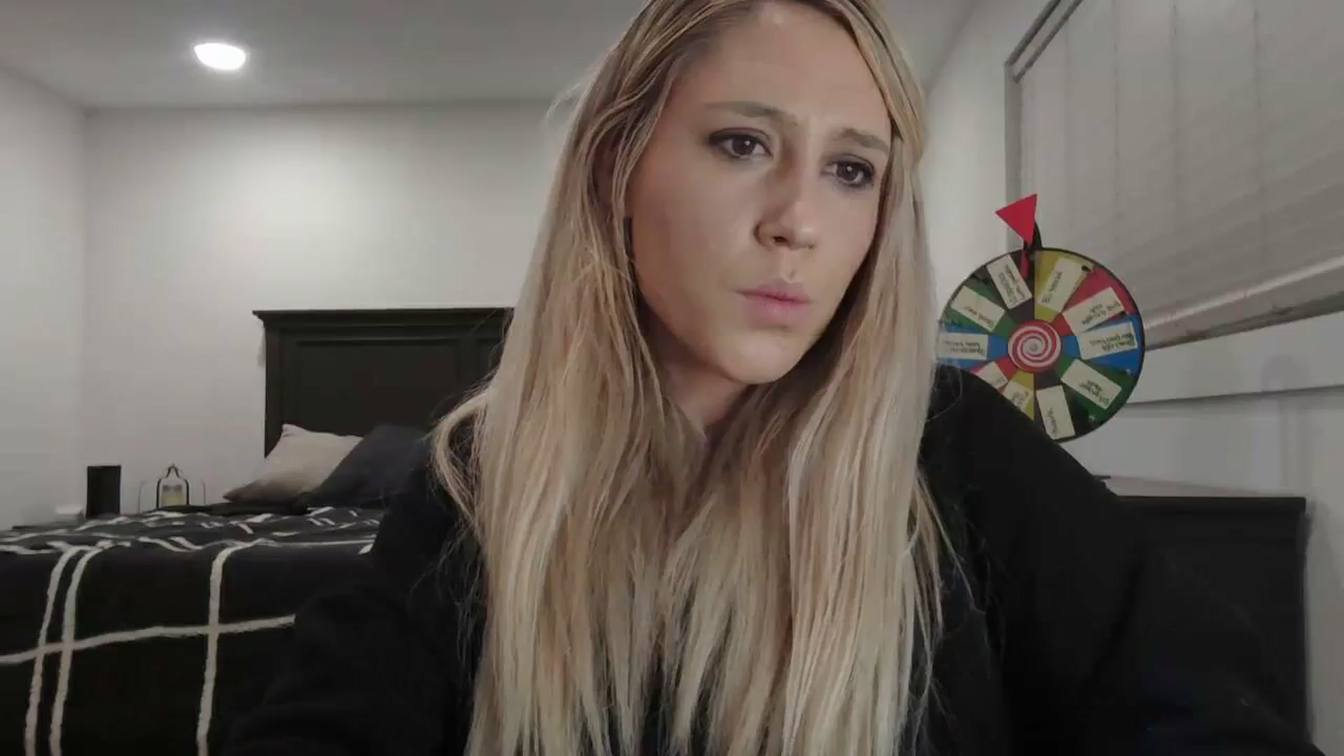 Gallery image thumbnail from blondmilf92's myfreecams stream on, 01/10/2024, 05:37 image 16 of 20
