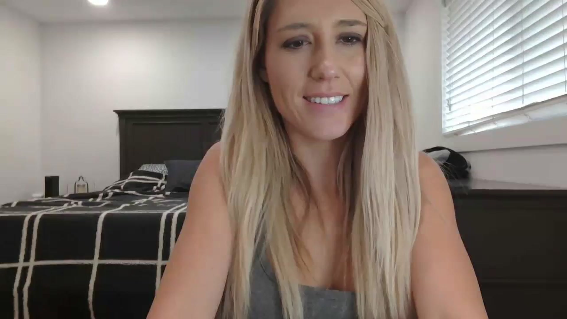 Gallery image thumbnail from blondmilf92's myfreecams stream on, 01/10/2024, 20:55 image 13 of 20