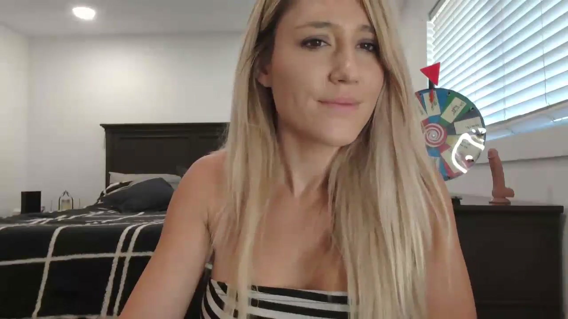 Gallery image thumbnail from blondmilf92's myfreecams stream on, 01/11/2024, 19:55 image 15 of 20