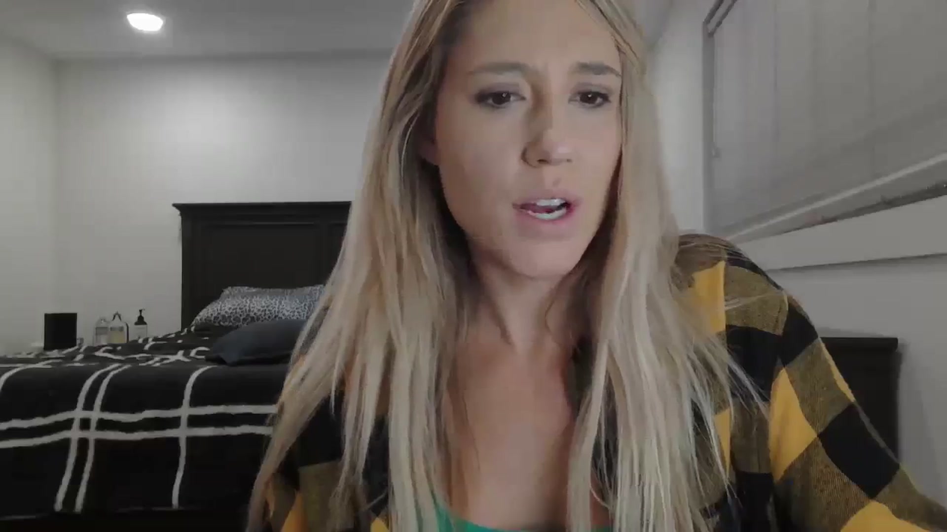 Gallery image thumbnail from blondmilf92's myfreecams stream on, 01/16/2024, 07:58 image 13 of 20