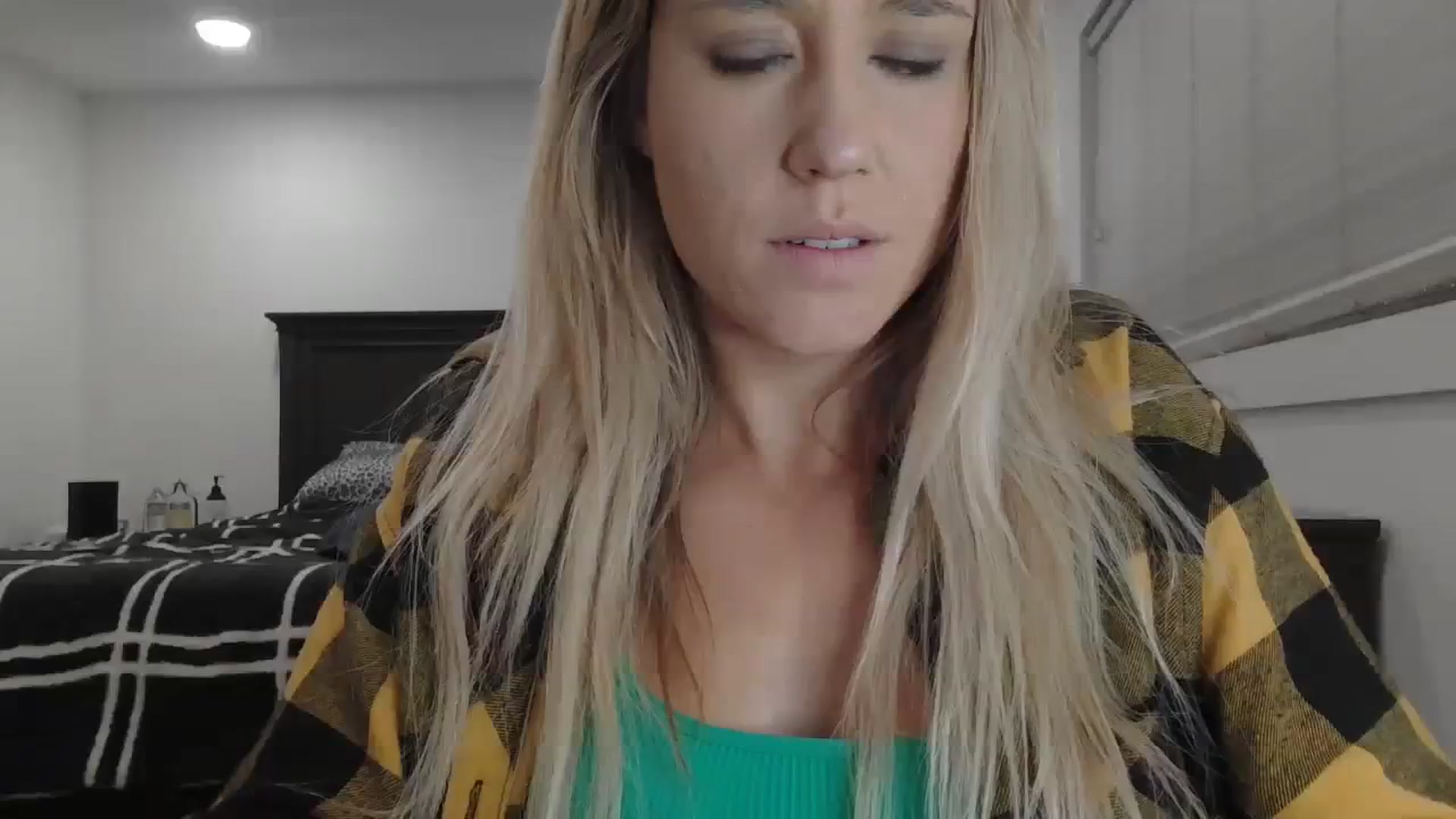 Gallery image thumbnail from blondmilf92's myfreecams stream on, 01/16/2024, 07:58 image 17 of 20