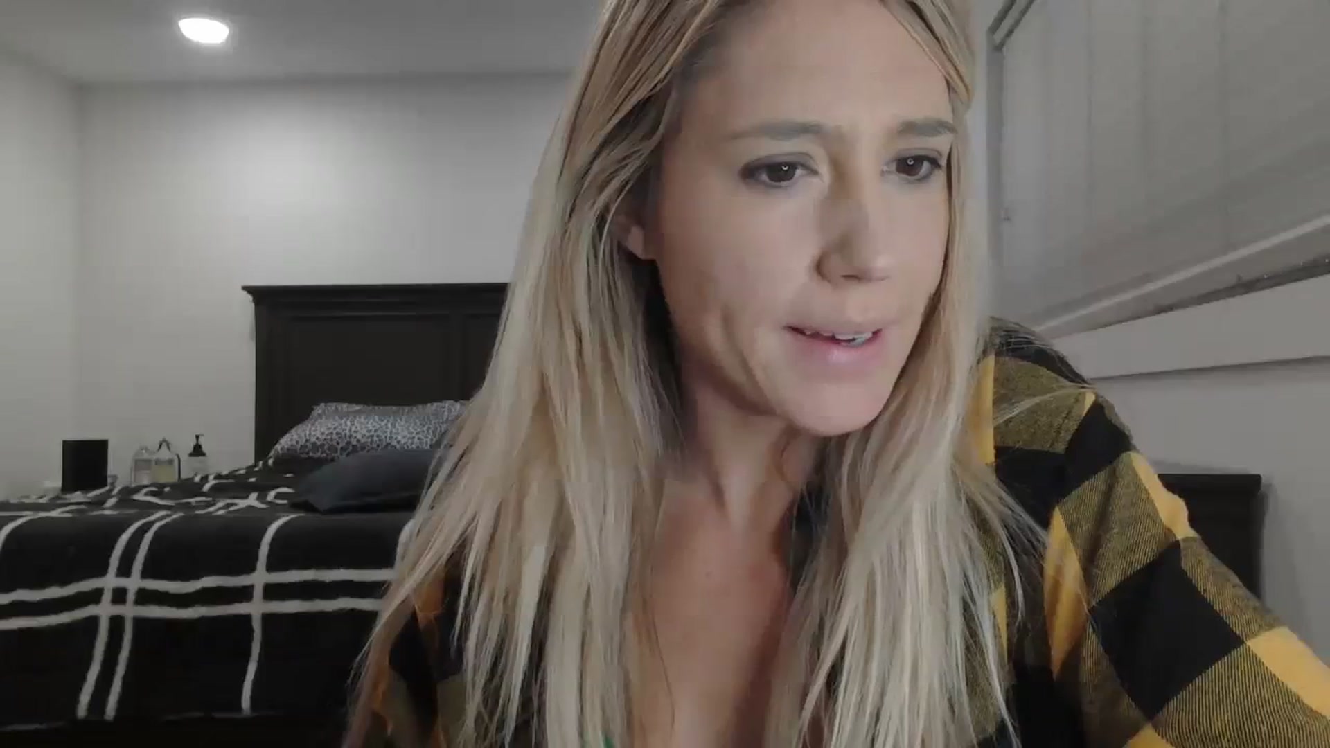 Gallery image thumbnail from blondmilf92's myfreecams stream on, 01/16/2024, 07:58 image 12 of 20