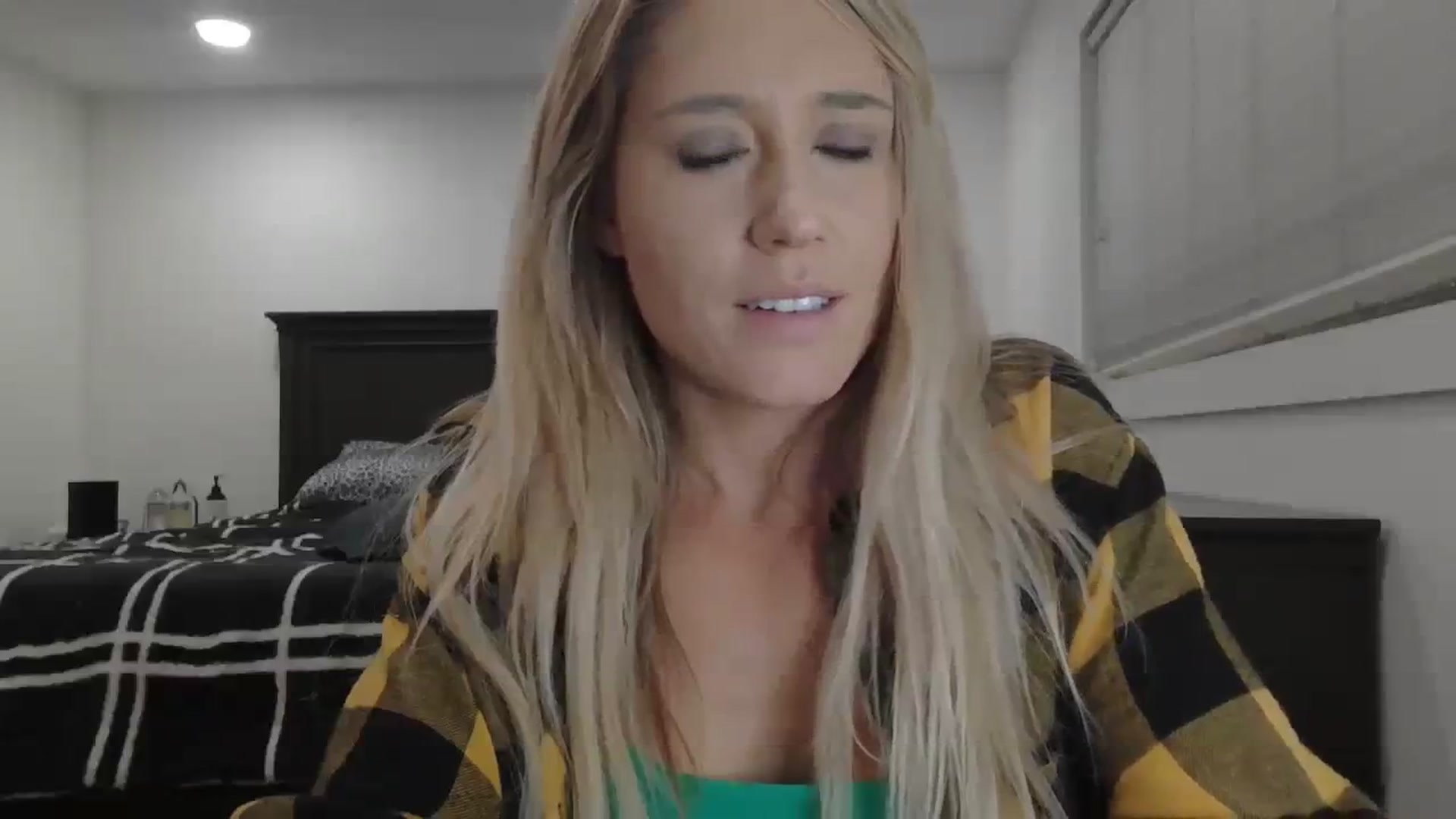 Gallery image thumbnail from blondmilf92's myfreecams stream on, 01/16/2024, 07:58 image 18 of 20
