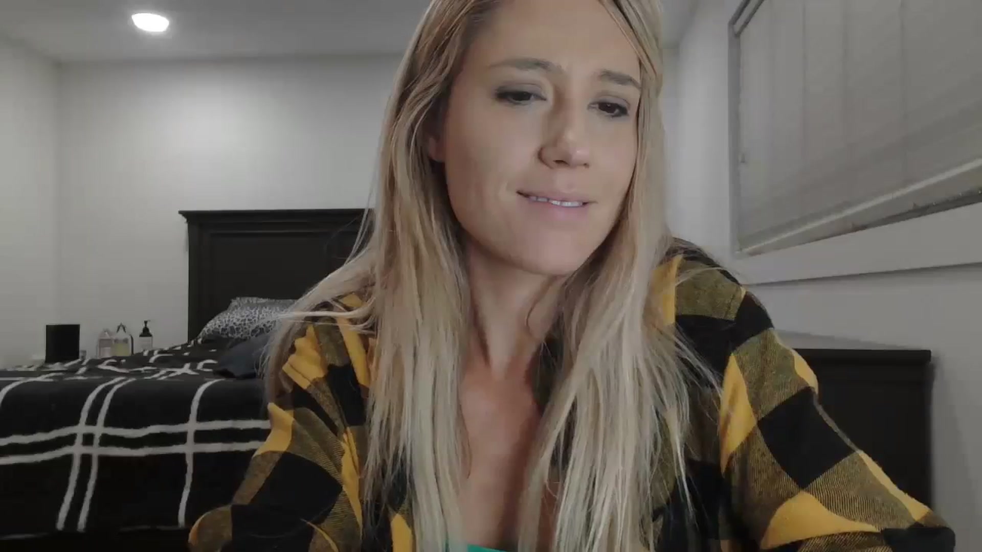 Gallery image thumbnail from blondmilf92's myfreecams stream on, 01/16/2024, 07:58 image 9 of 20