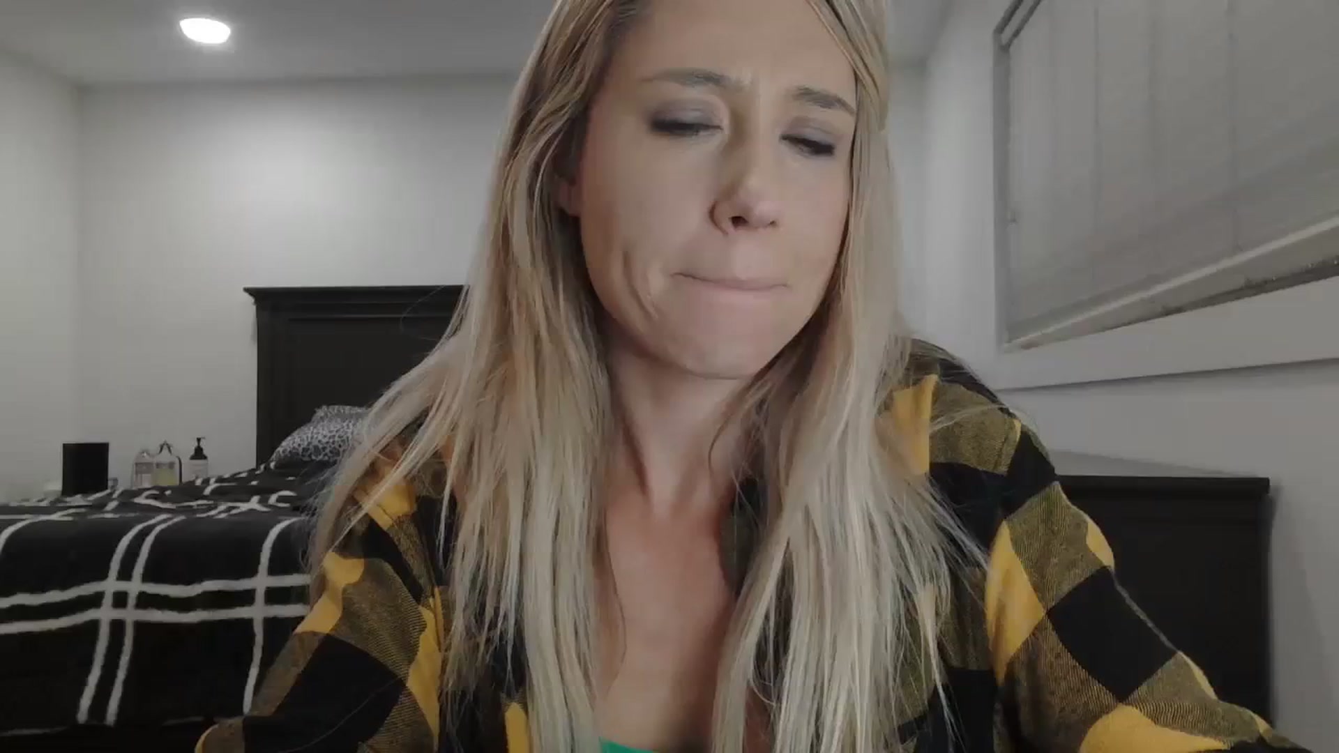 Gallery image thumbnail from blondmilf92's myfreecams stream on, 01/16/2024, 07:58 image 10 of 20