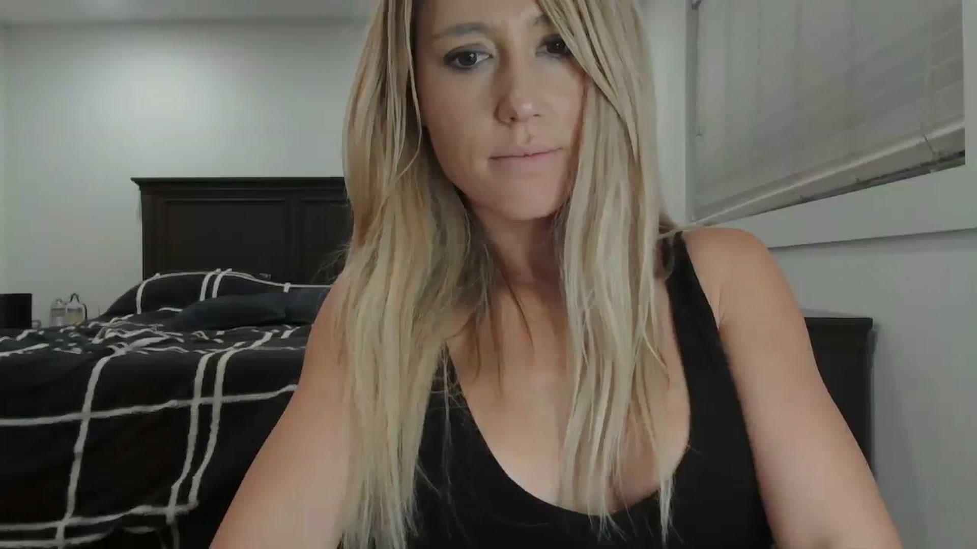 Gallery image thumbnail from blondmilf92's myfreecams stream on, 01/17/2024, 08:30 image 18 of 20