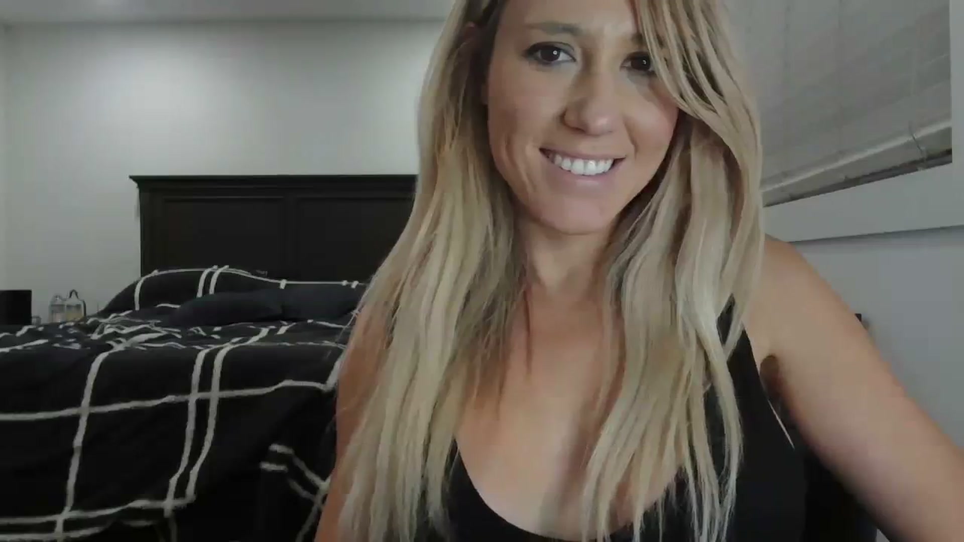 Gallery image thumbnail from blondmilf92's myfreecams stream on, 01/17/2024, 08:30 image 19 of 20