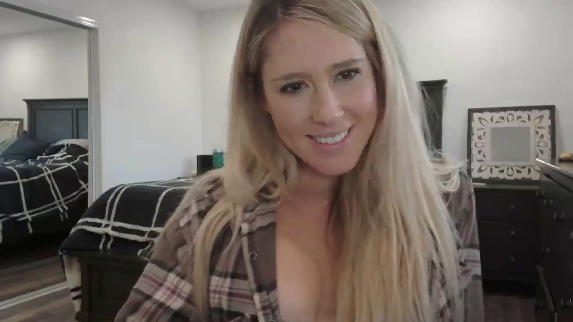 Gallery image thumbnail from blondmilf92's myfreecams stream on, 01/18/2024, 22:15 image 13 of 20
