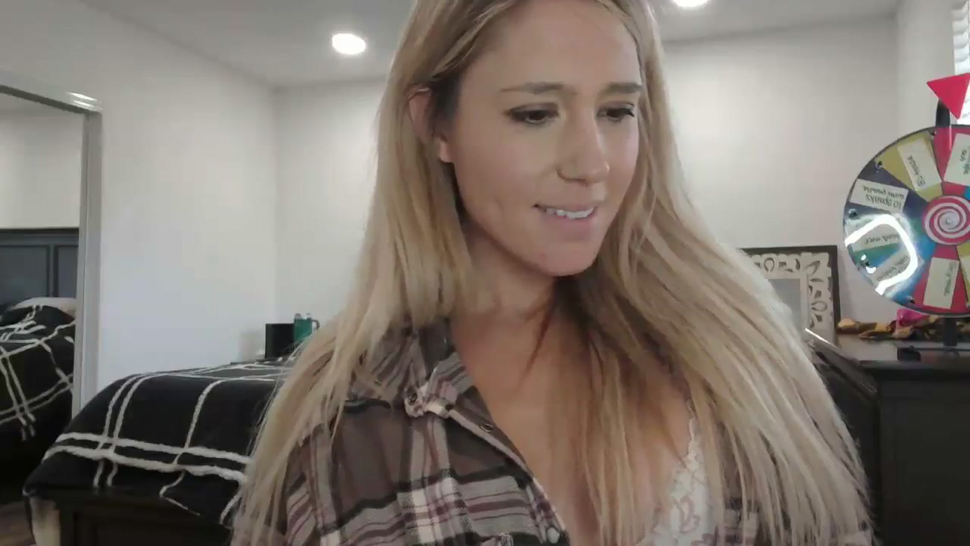 Gallery image thumbnail from blondmilf92's myfreecams stream on, 01/18/2024, 22:15 image 12 of 20