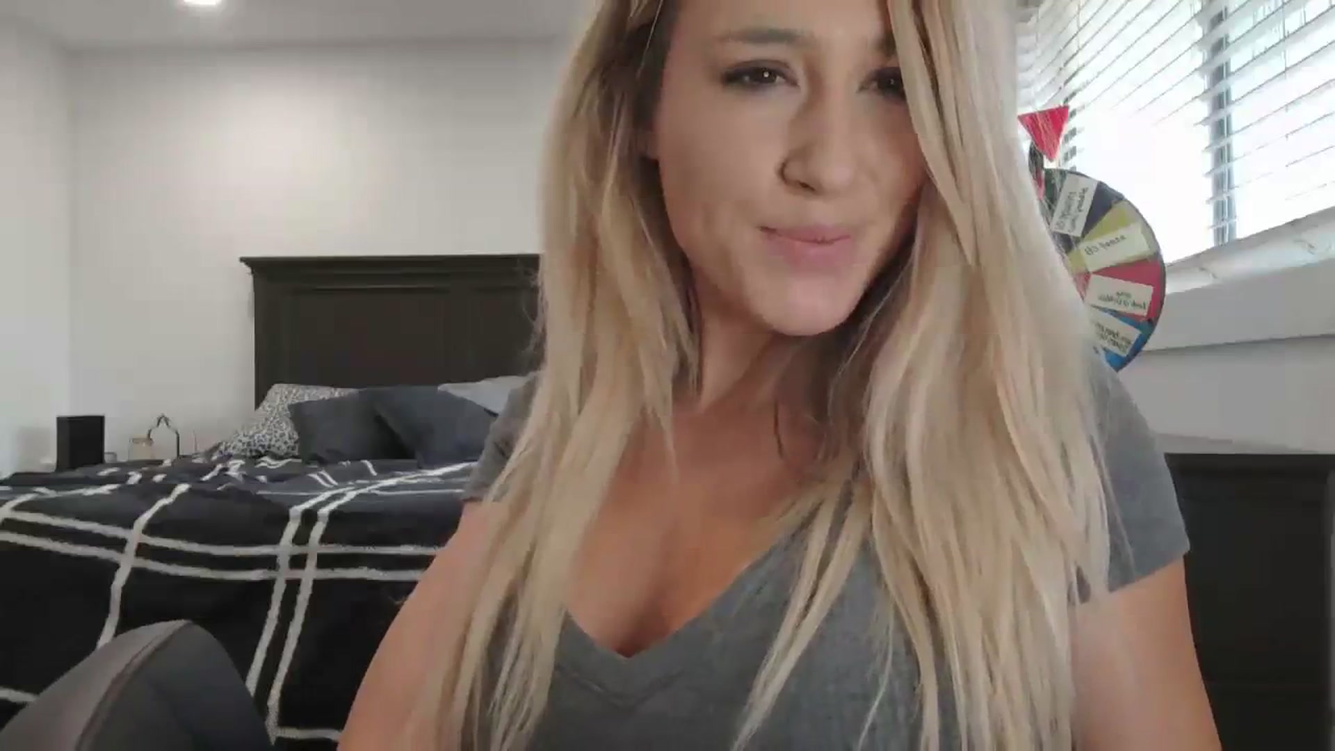 Gallery image thumbnail from blondmilf92's myfreecams stream on, 01/19/2024, 21:01 image 17 of 20