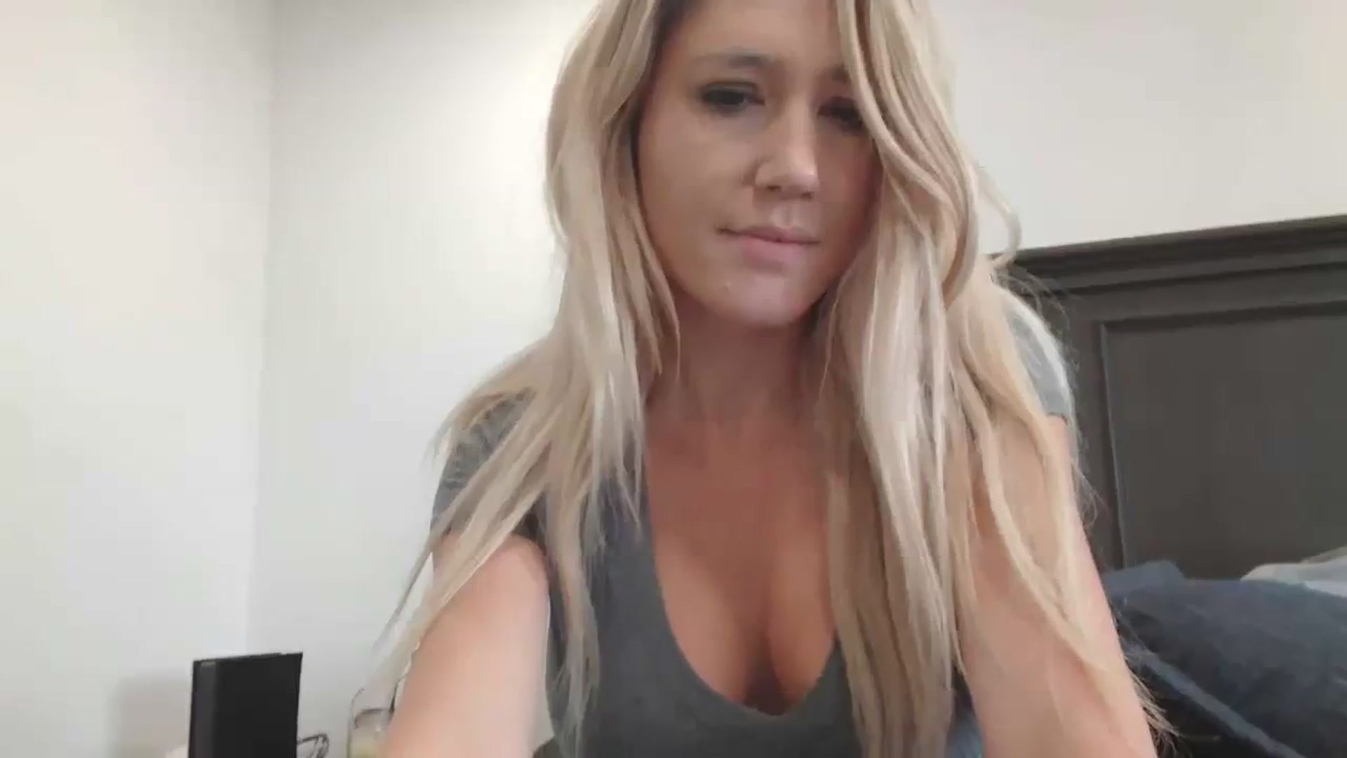 Gallery image thumbnail from blondmilf92's myfreecams stream on, 01/19/2024, 21:01 image 12 of 20