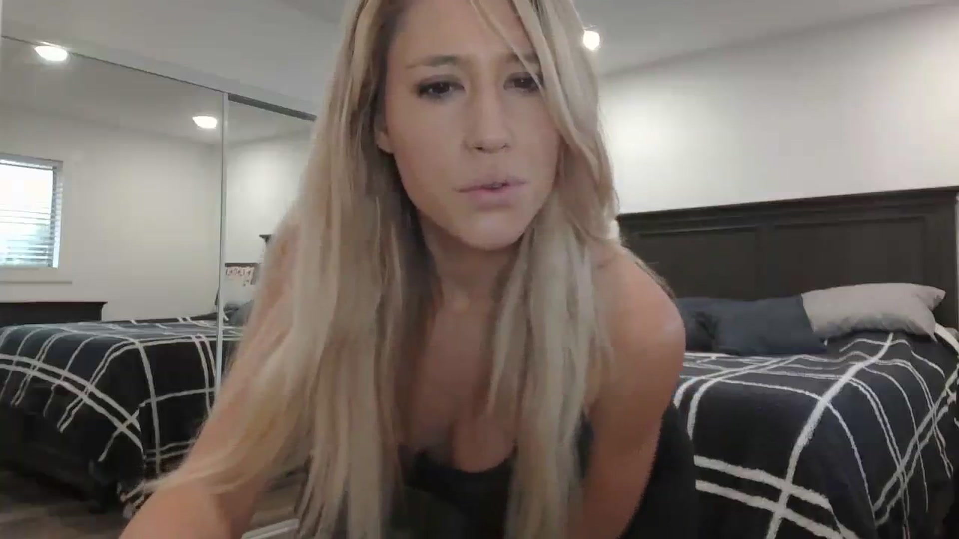 Gallery image thumbnail from blondmilf92's myfreecams stream on, 01/24/2024, 20:14 image 8 of 20