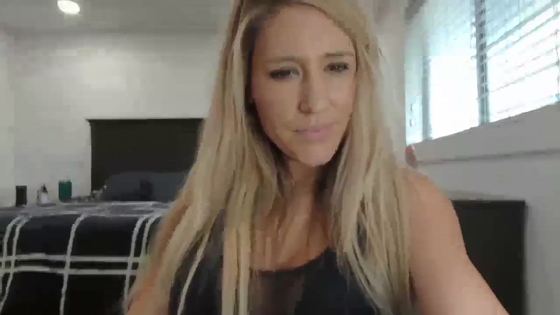 Gallery image thumbnail from blondmilf92's myfreecams stream on, 01/24/2024, 20:14 image 17 of 20