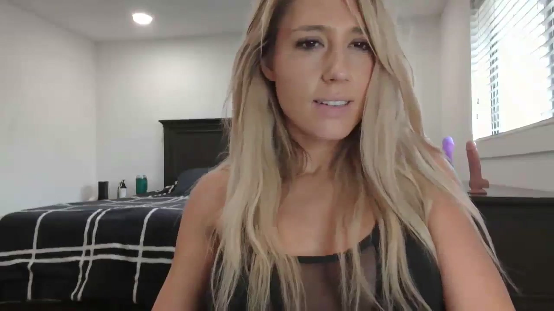 Gallery image thumbnail from blondmilf92's myfreecams stream on, 01/24/2024, 20:52 image 5 of 20