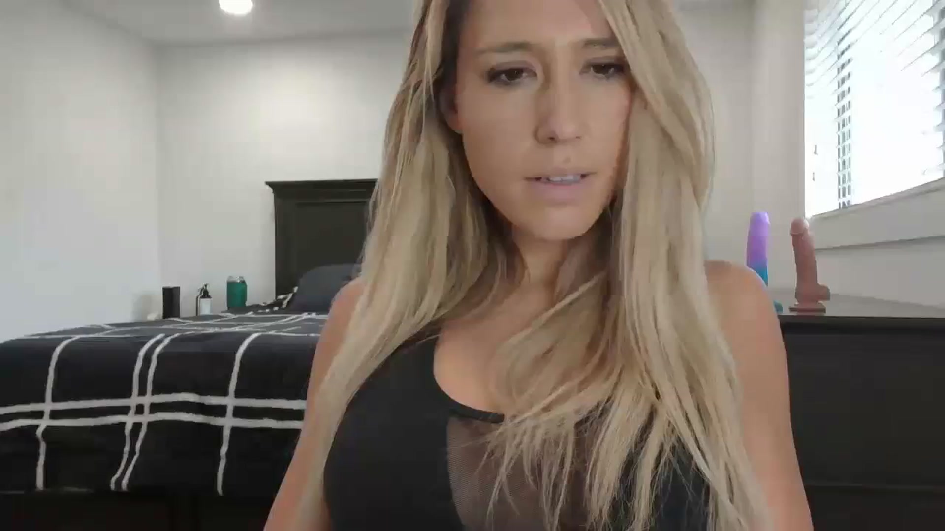 Gallery image thumbnail from blondmilf92's myfreecams stream on, 01/24/2024, 20:52 image 7 of 20