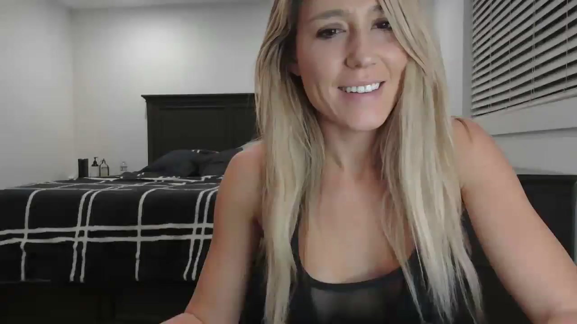 Gallery image thumbnail from blondmilf92's myfreecams stream on, 01/25/2024, 07:50 image 10 of 20
