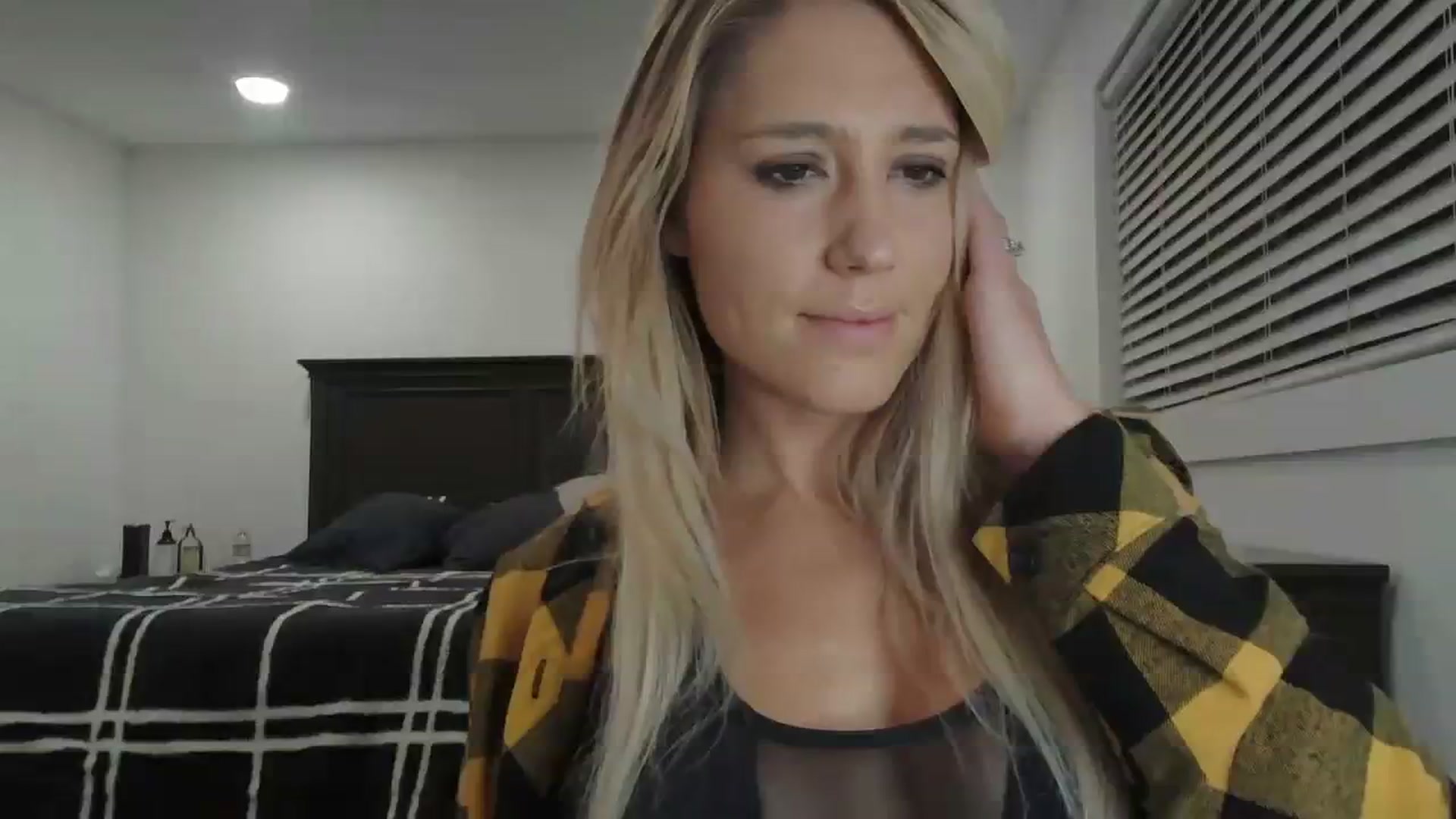 Gallery image thumbnail from blondmilf92's myfreecams stream on, 01/25/2024, 07:50 image 1 of 20
