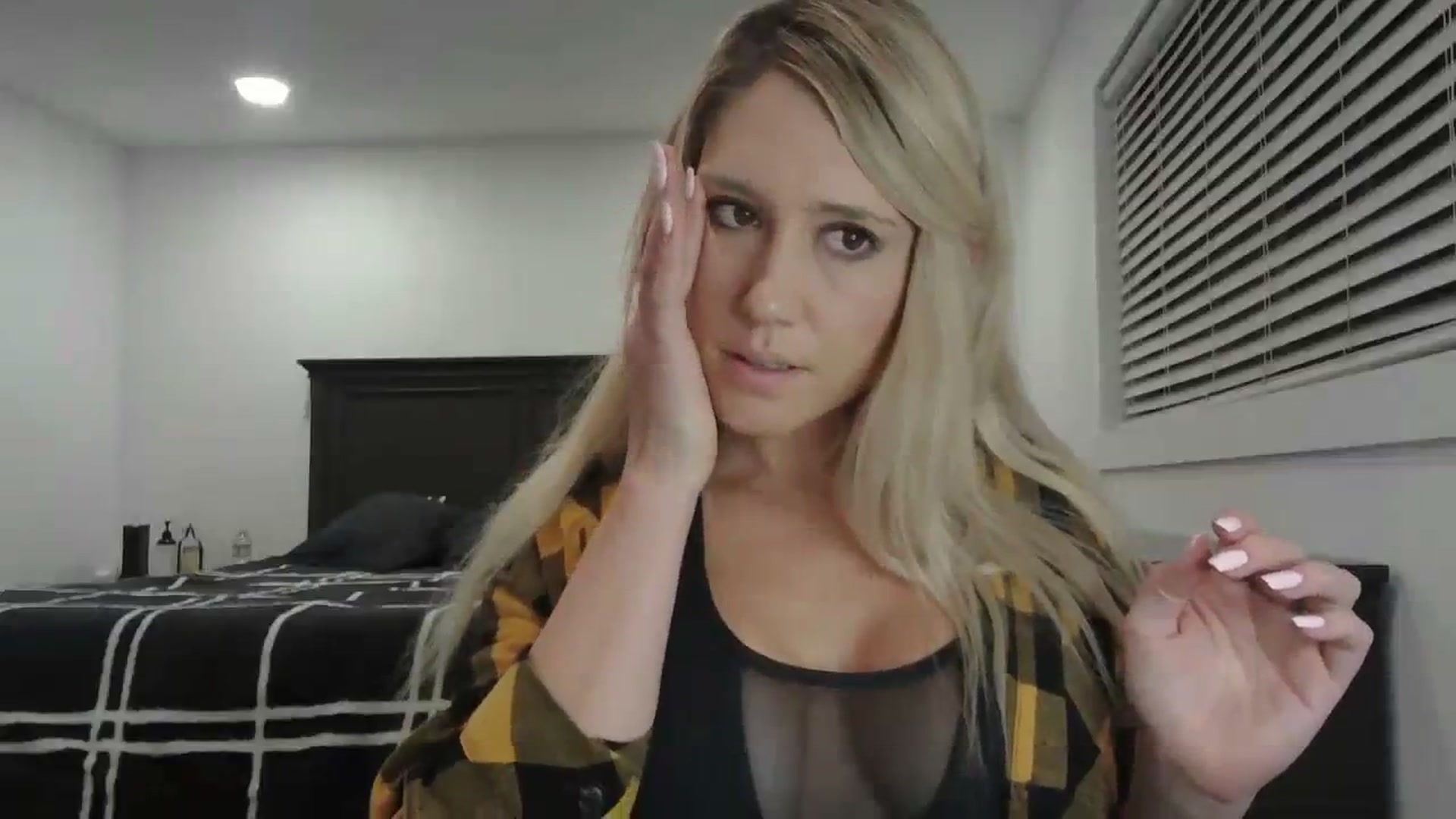 Gallery image thumbnail from blondmilf92's myfreecams stream on, 01/25/2024, 07:50 image 2 of 20