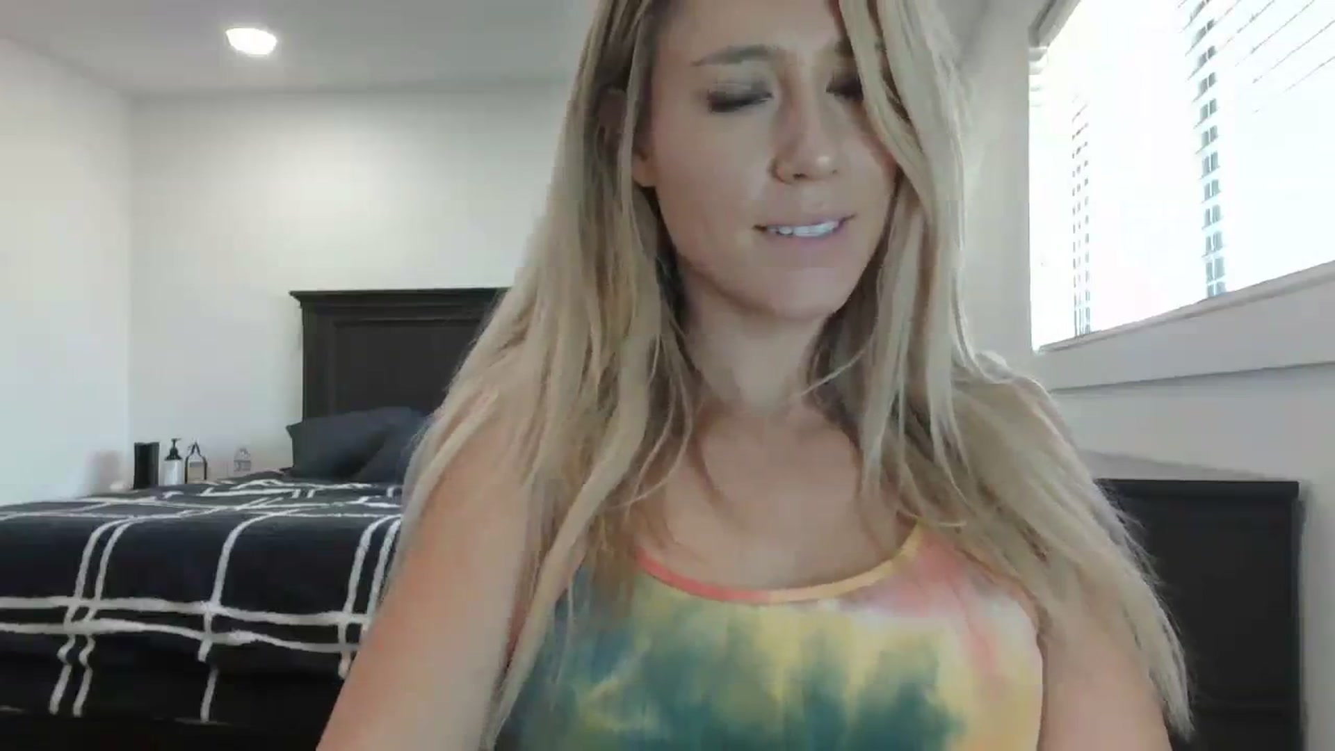 Gallery image thumbnail from blondmilf92's myfreecams stream on, 01/26/2024, 21:46 image 14 of 20