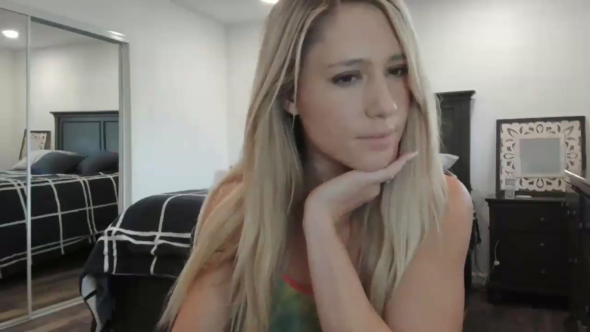 Gallery image thumbnail from blondmilf92's myfreecams stream on, 01/26/2024, 21:46 image 6 of 20