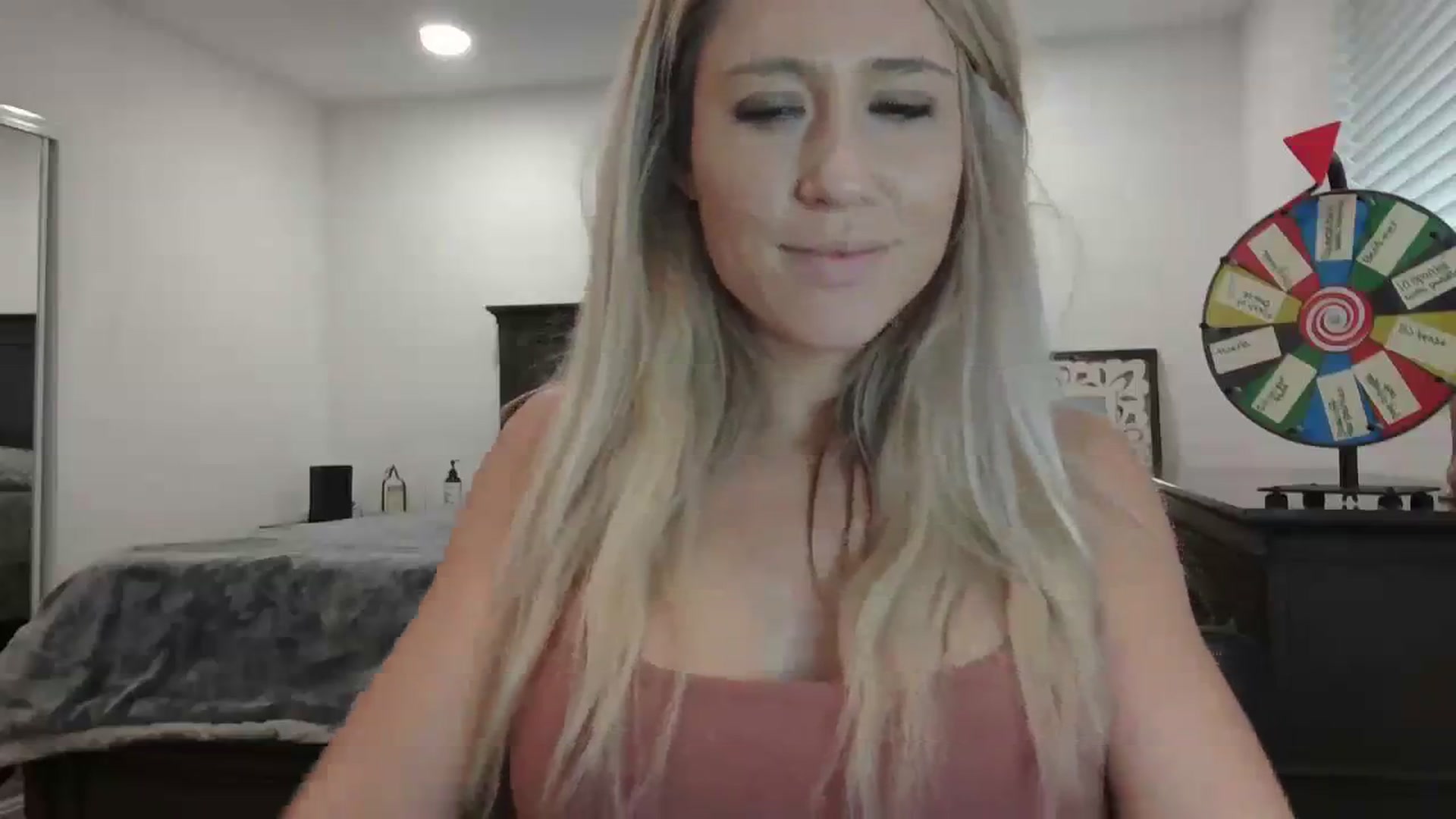 Gallery image thumbnail from blondmilf92's myfreecams stream on, 01/31/2024, 21:15 image 15 of 20