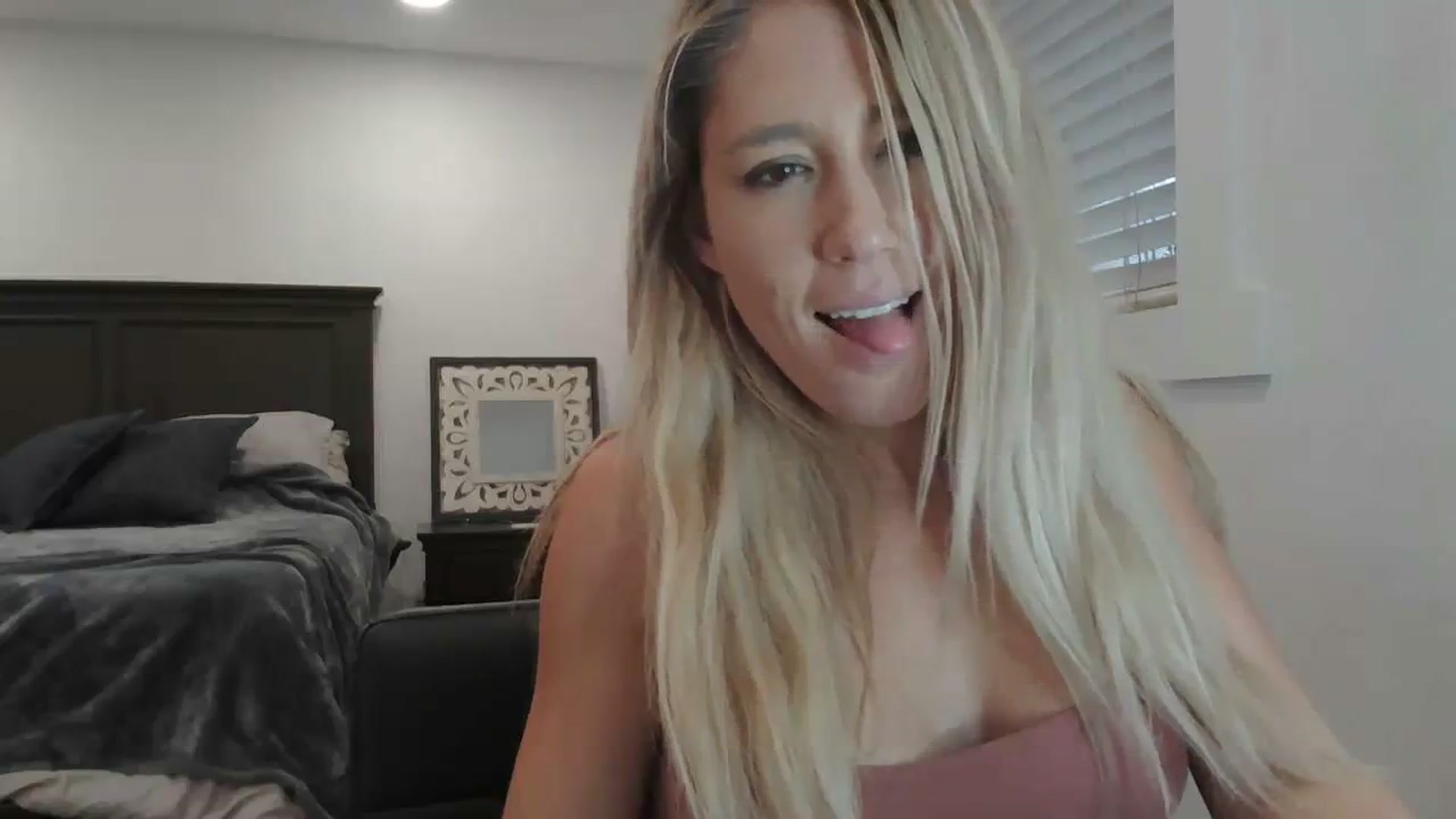 Gallery image thumbnail from blondmilf92's myfreecams stream on, 01/31/2024, 22:13 image 15 of 20