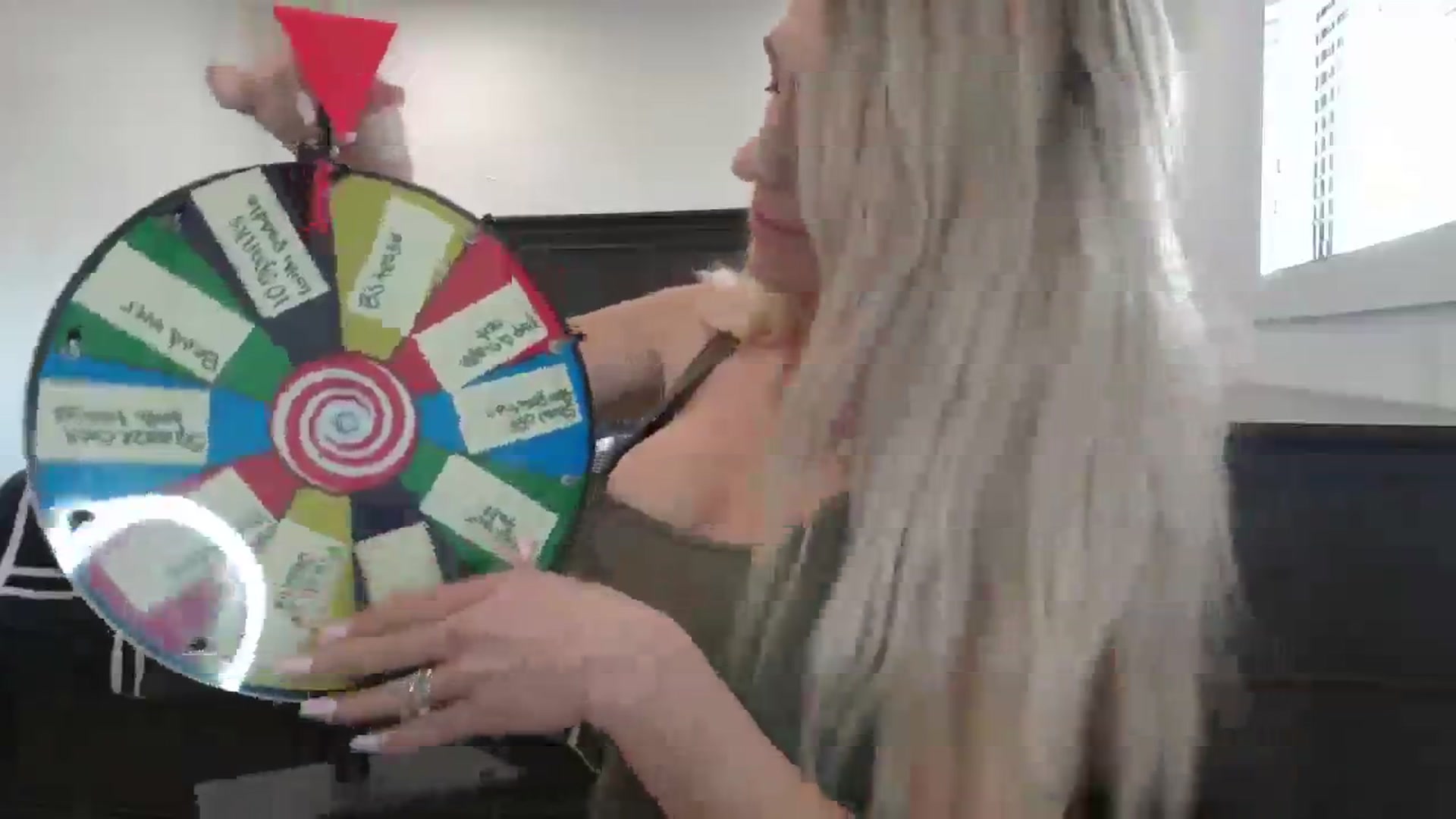 Gallery image thumbnail from blondmilf92's myfreecams stream on, 02/01/2024, 20:39 image 19 of 20