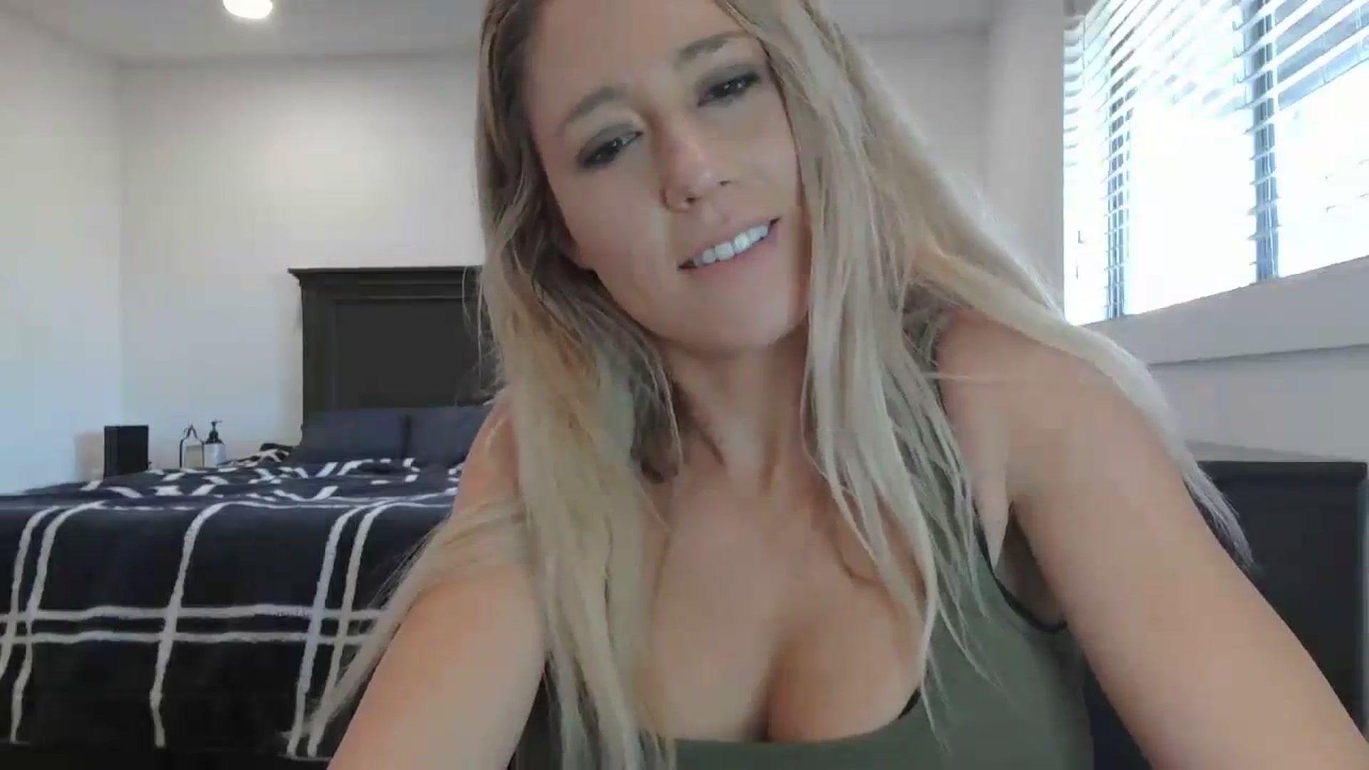 Gallery image thumbnail from blondmilf92's myfreecams stream on, 02/01/2024, 20:39 image 5 of 20