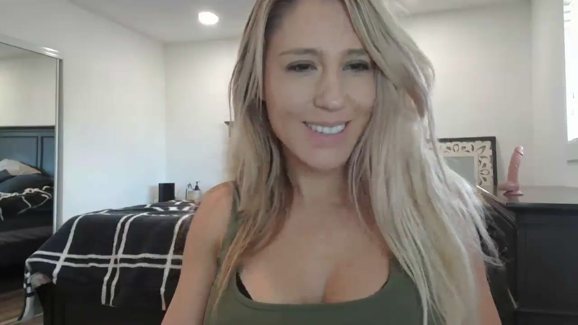 Gallery image thumbnail from blondmilf92's myfreecams stream on, 02/01/2024, 20:39 image 12 of 20