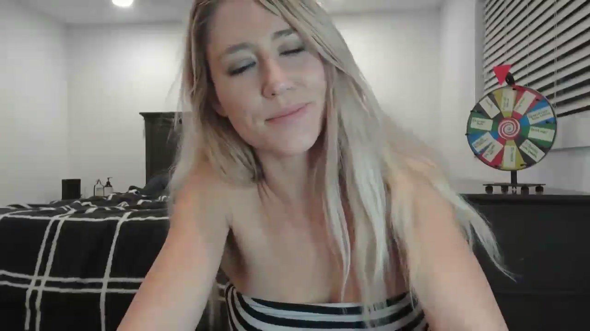 Gallery image thumbnail from blondmilf92's myfreecams stream on, 02/02/2024, 07:46 image 3 of 20
