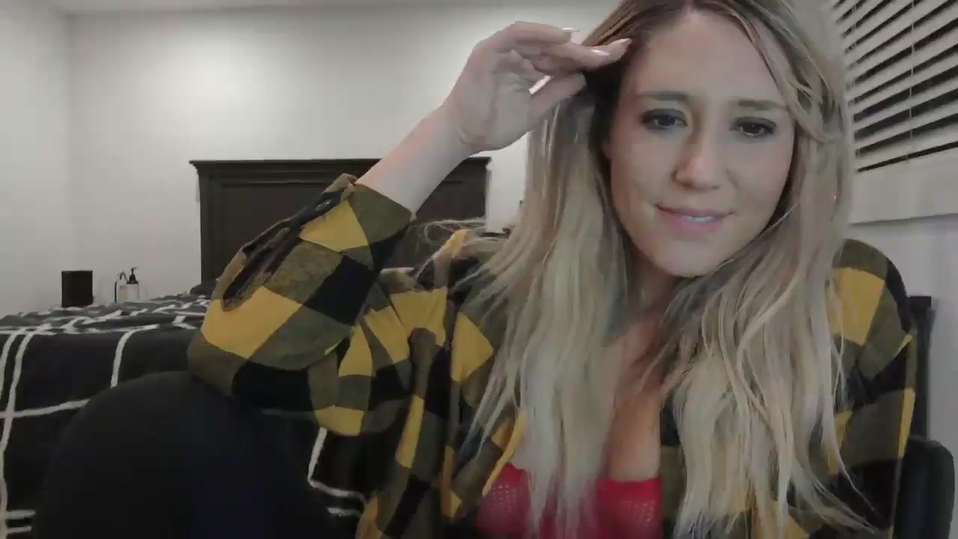 Gallery image thumbnail from blondmilf92's myfreecams stream on, 02/03/2024, 06:17 image 13 of 20