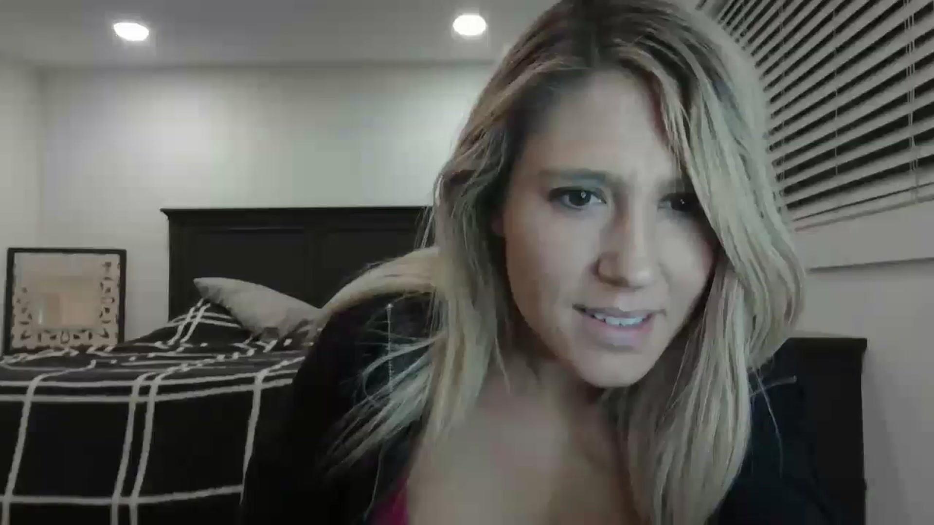 Gallery image thumbnail from blondmilf92's myfreecams stream on, 02/07/2024, 07:20 image 20 of 20