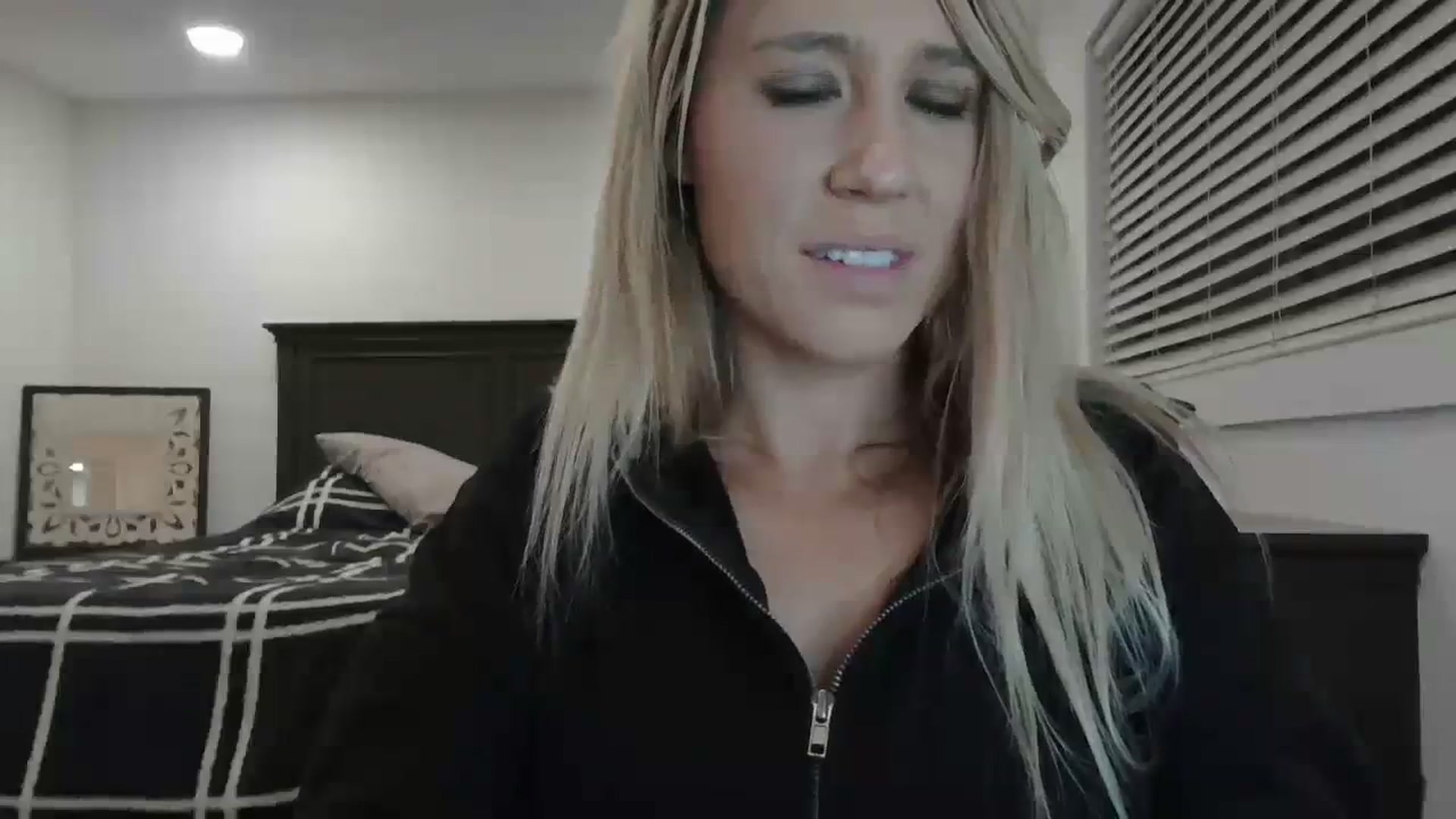 Gallery image thumbnail from blondmilf92's myfreecams stream on, 02/07/2024, 07:20 image 3 of 20