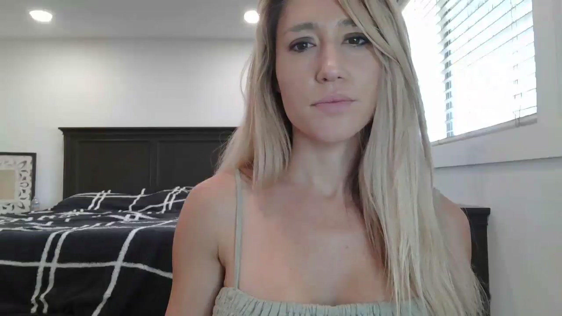 Gallery image thumbnail from blondmilf92's myfreecams stream on, 02/08/2024, 21:36 image 13 of 20