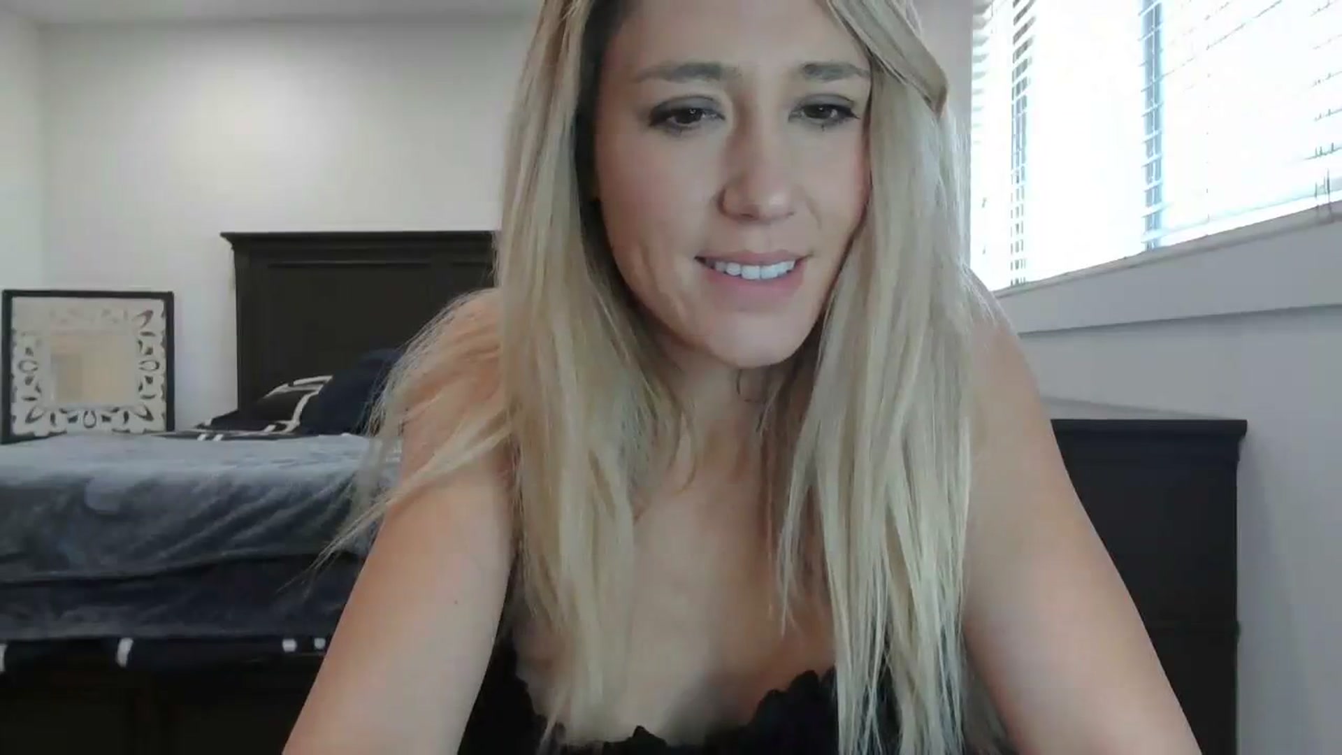 Gallery image thumbnail from blondmilf92's myfreecams stream on, 02/12/2024, 21:20 image 6 of 20