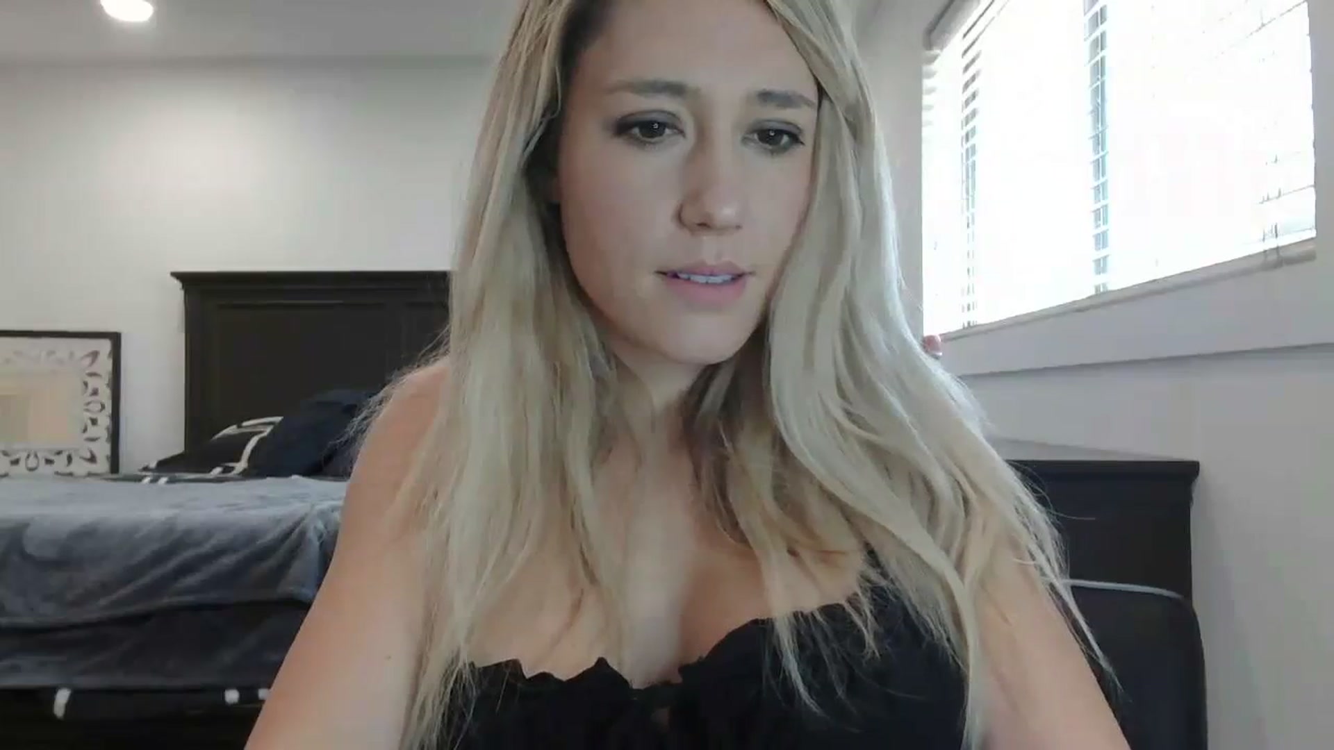 Gallery image thumbnail from blondmilf92's myfreecams stream on, 02/12/2024, 21:20 image 4 of 20